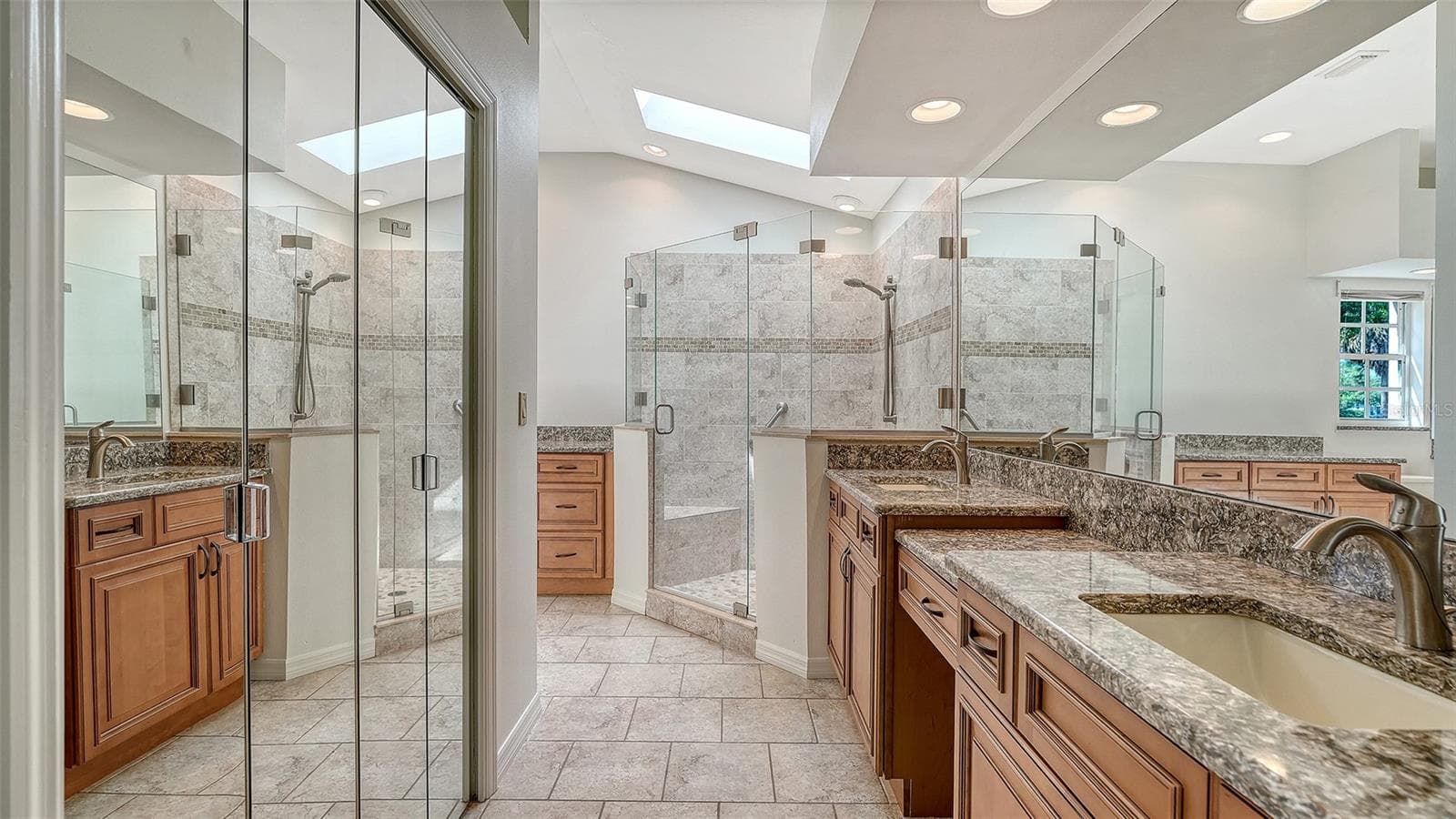 Single Family Residence at 3944 LYNDHURST CT, SARASOTA, photo 15 of 41