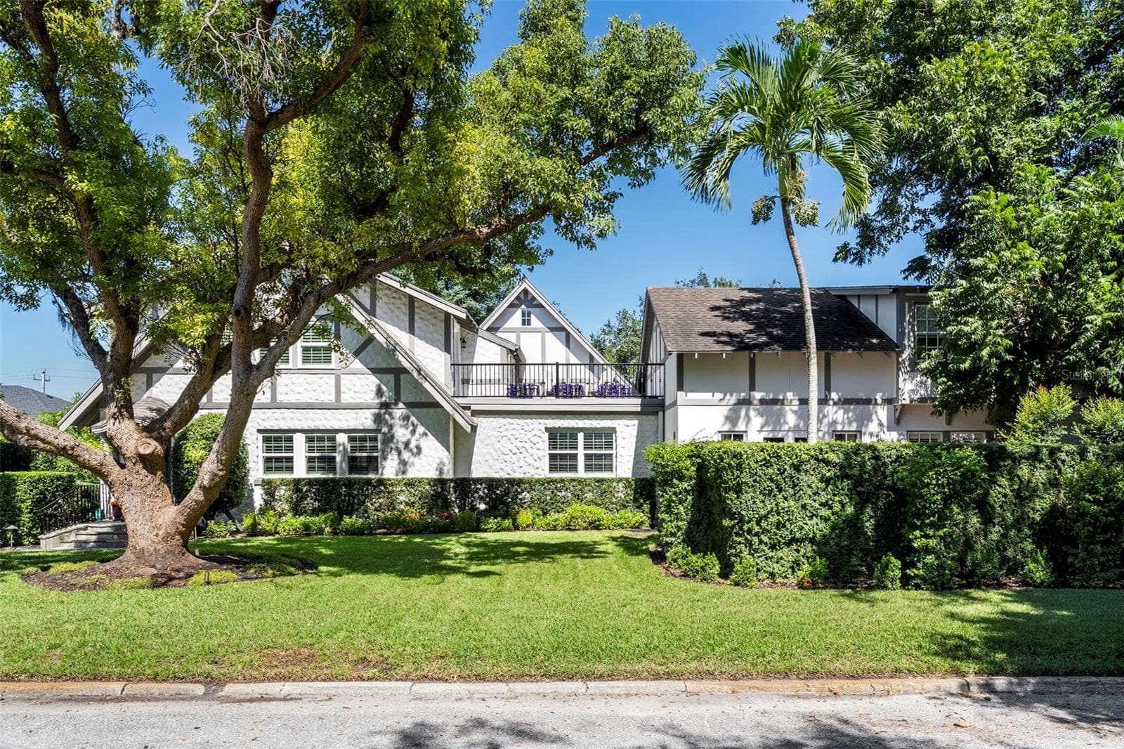 Single Family Residence at 1829 BOUGAINVILLEA ST, SARASOTA, photo 3 of 73