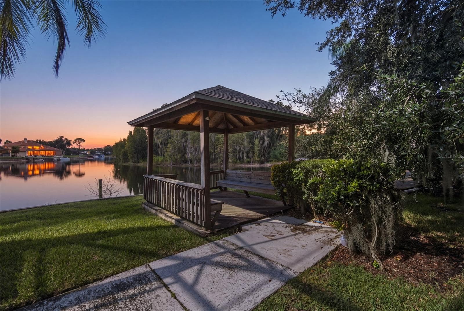 Single Family Residence at 17912 CACHET ISLE DR, TAMPA, photo 2 of 52