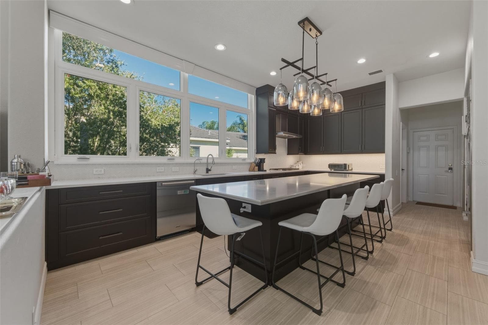 Single Family Residence at 17912 CACHET ISLE DR, TAMPA, photo 9 of 52