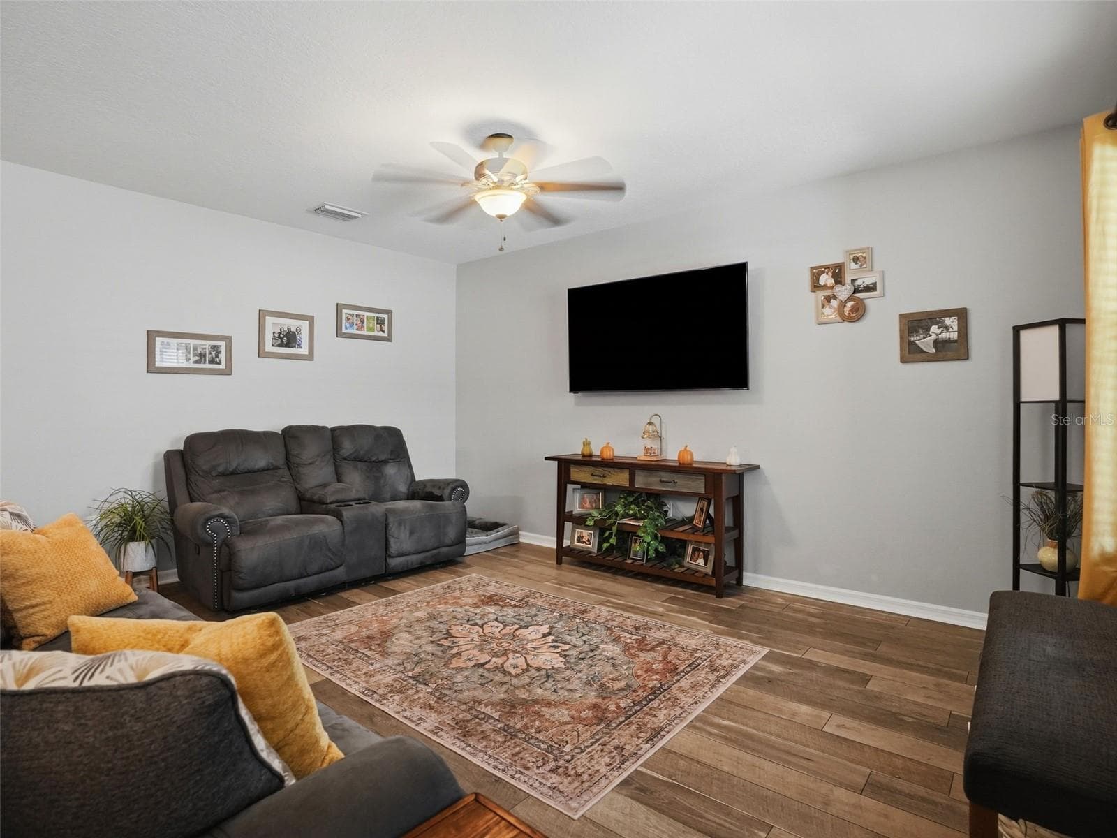 Single Family Residence at 529 HARTFORD HEIGHTS ST, SPRING HILL, photo 8 of 45