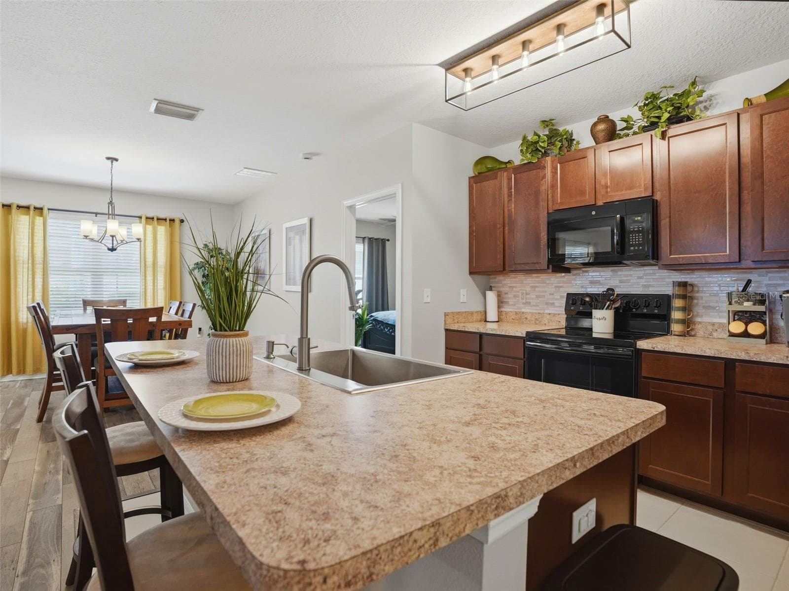 Single Family Residence at 529 HARTFORD HEIGHTS ST, SPRING HILL, photo 11 of 45