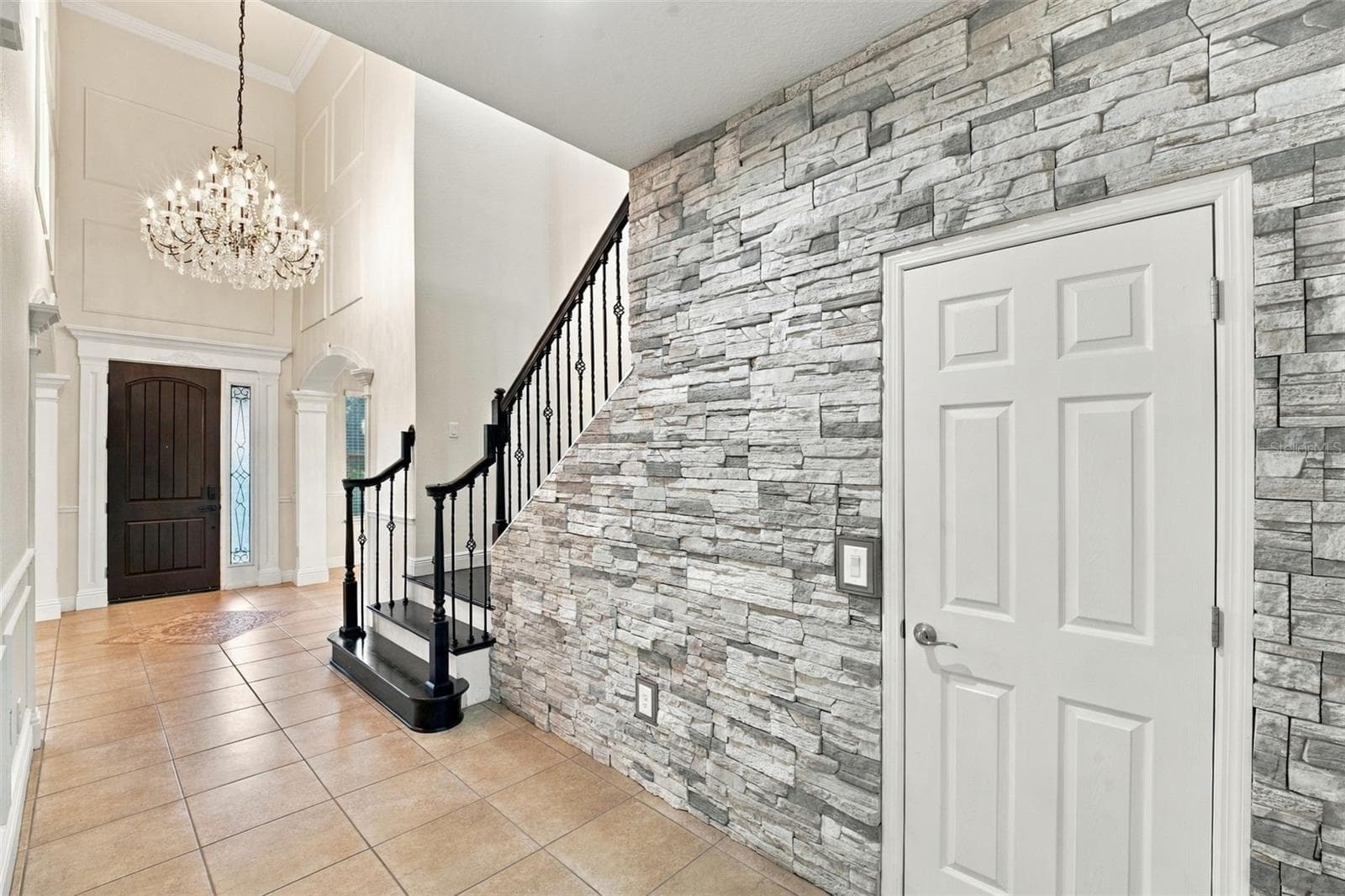 Feature Wall - 1445 VIA SANGRO PL, WINTER PARK