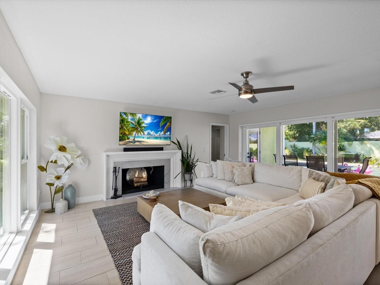 Single Family Residence at 1316 GOLF VIEW DR, BELLEAIR, photo 4 of 44