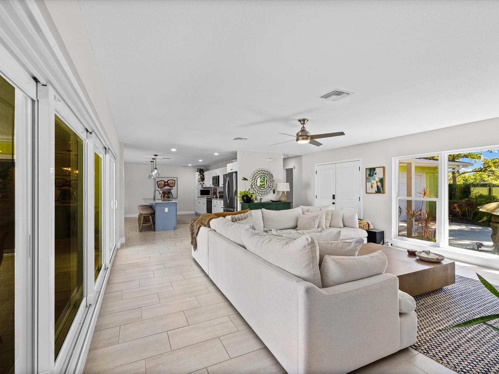 Single Family Residence at 1316 GOLF VIEW DR, BELLEAIR, photo 9 of 44