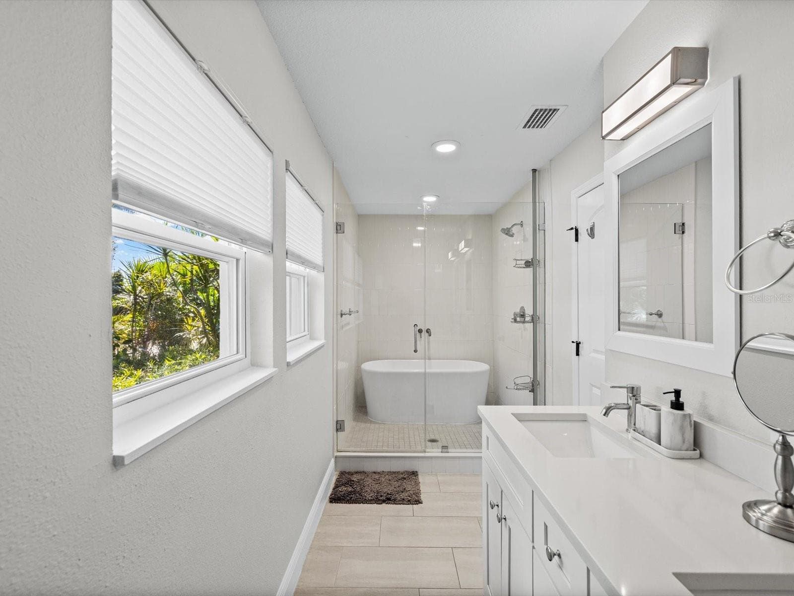 Single Family Residence at 1316 GOLF VIEW DR, BELLEAIR, photo 15 of 44