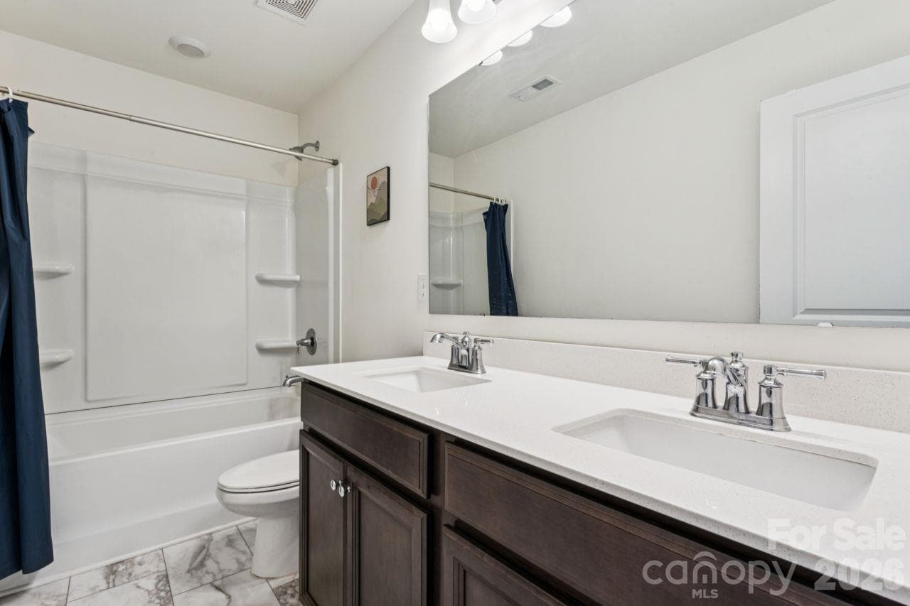 Full bathroom - 2625 Trinity Street, Monroe