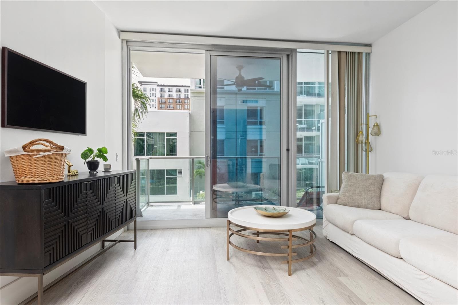 Living Room View - 912 CHANNELSIDE DR #2414, TAMPA