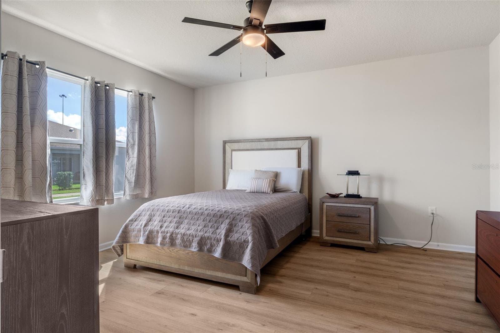 Single Family Residence at 147 VOLTAIRE DR, SPRING HILL, photo 14 of 34