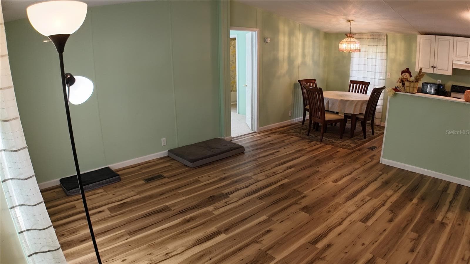 Manufactured Home at 10851 NE 110TH LN, ARCHER, photo 2 of 28