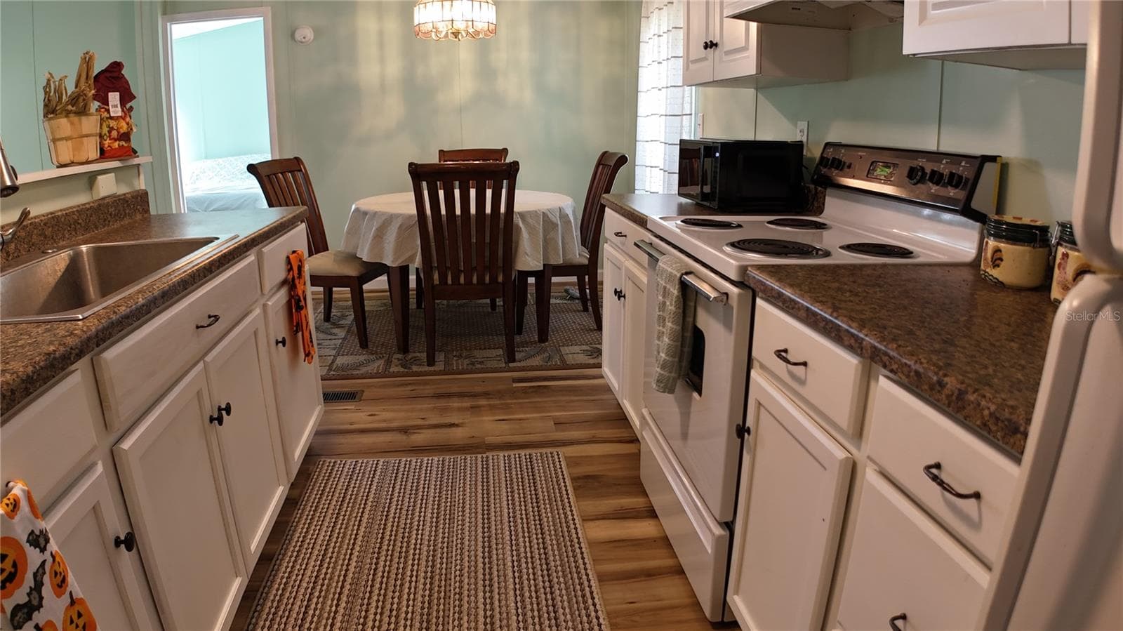 Manufactured Home at 10851 NE 110TH LN, ARCHER, photo 4 of 28
