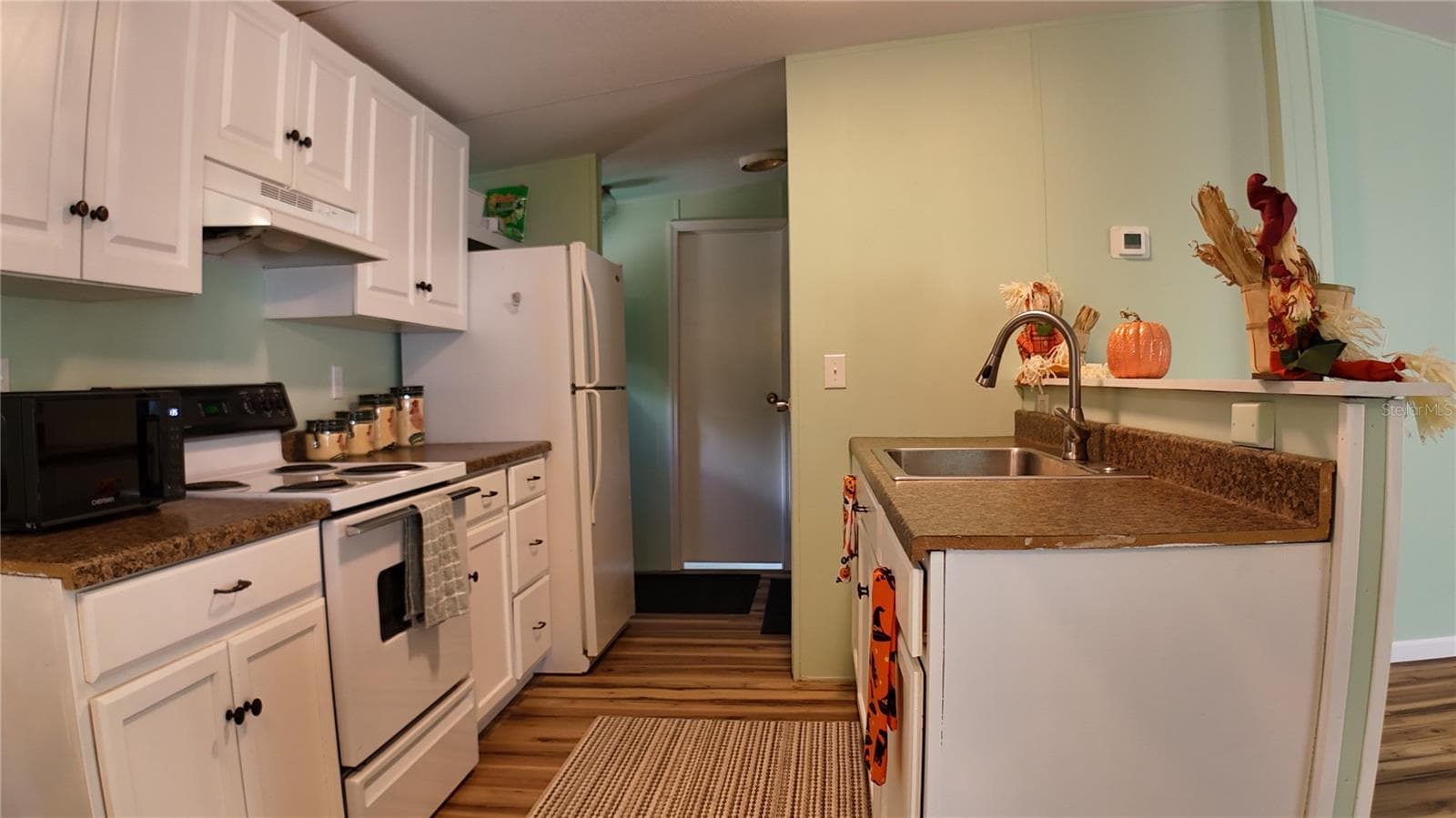 Manufactured Home at 10851 NE 110TH LN, ARCHER, photo 5 of 28