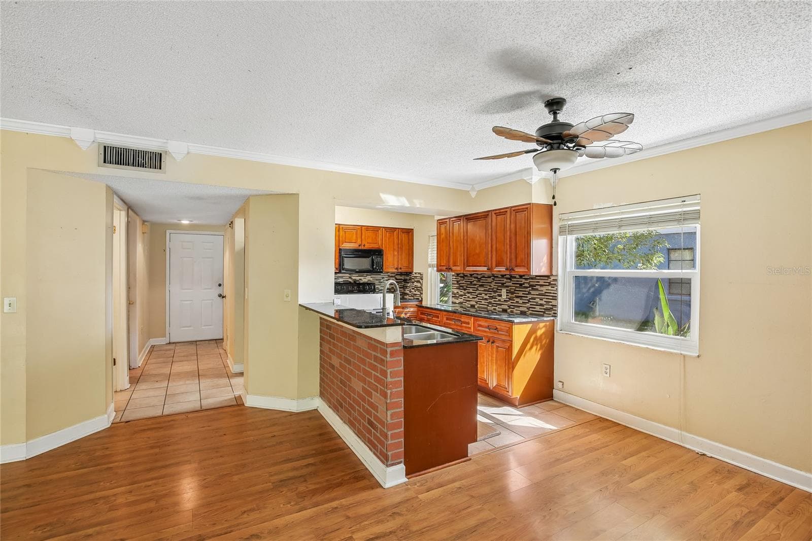 Townhouse at 5214 CORVETTE DR, TAMPA, photo 9 of 34