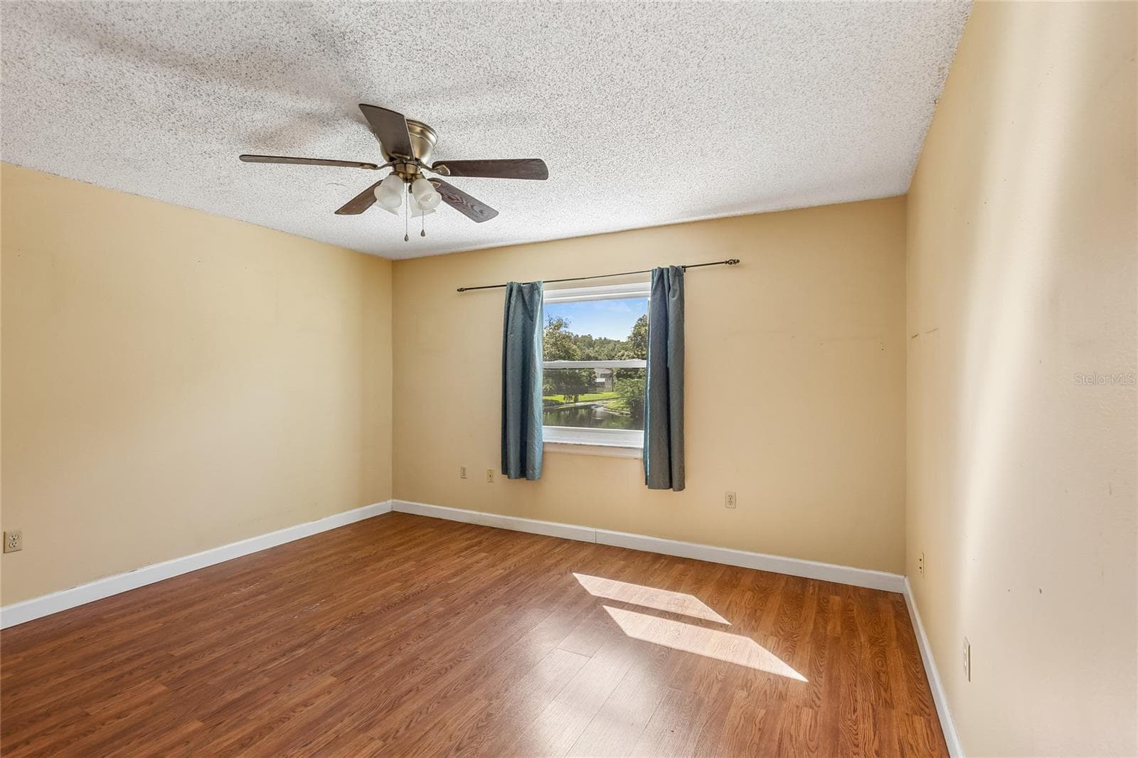 Townhouse at 5214 CORVETTE DR, TAMPA, photo 17 of 34