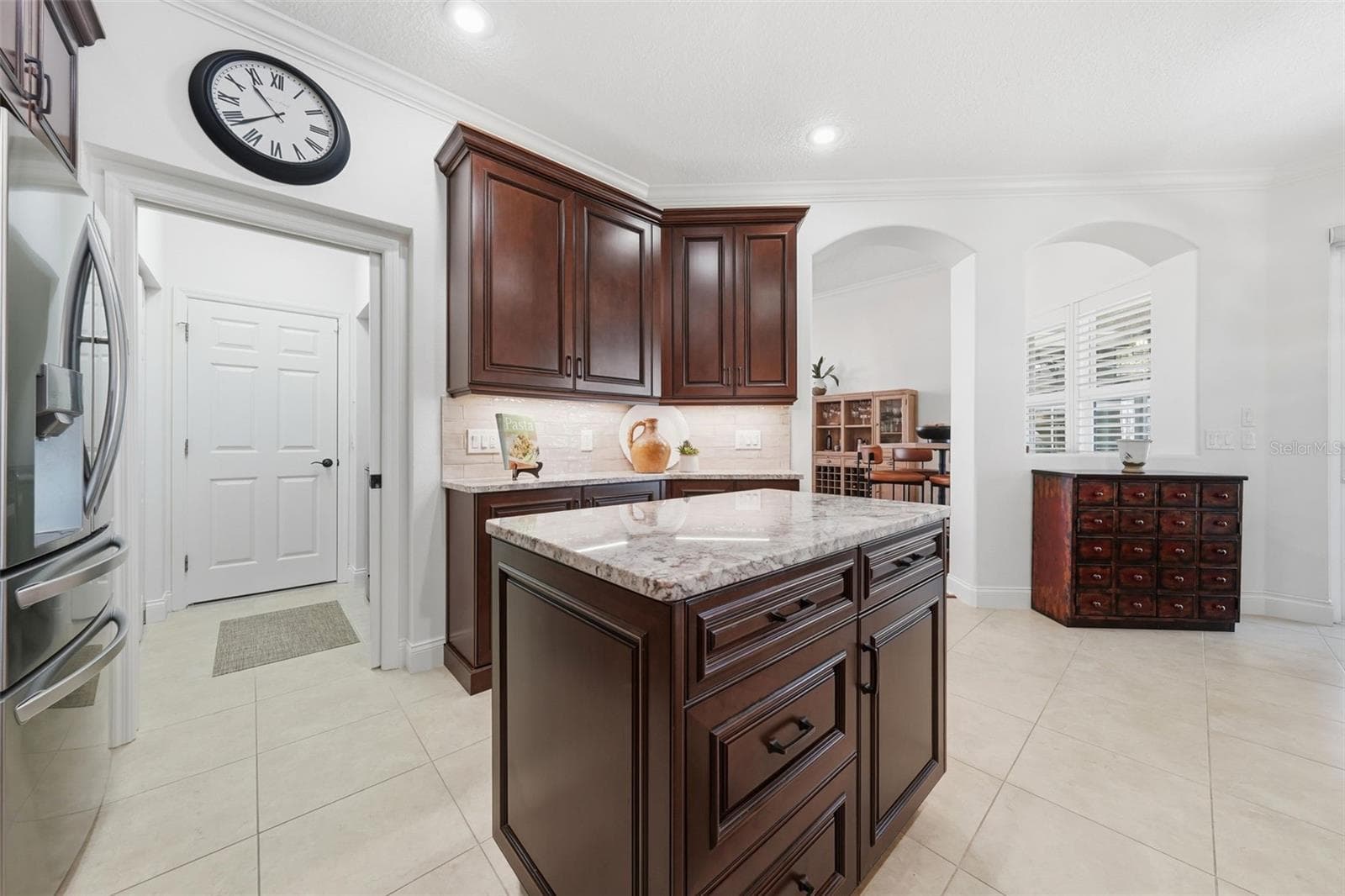 LAUNDRY ROOM WITH POCKET DOOR FOR SEPARATION - 13850 BLUEWATER CIR, ORLANDO