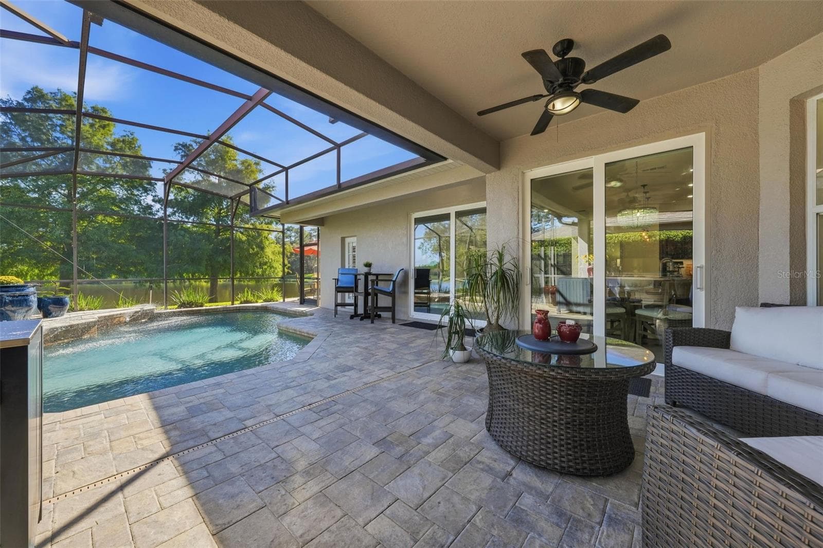 LOTS OF COVERED AREA ON THE LANAI FOR GETTING OUT OF THE SUN - 13850 BLUEWATER CIR, ORLANDO