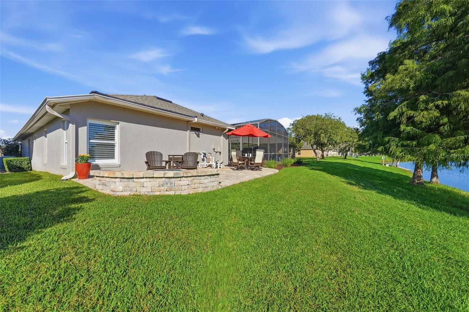 LEFT SIDE OF THE BACK YARD - 13850 BLUEWATER CIR, ORLANDO