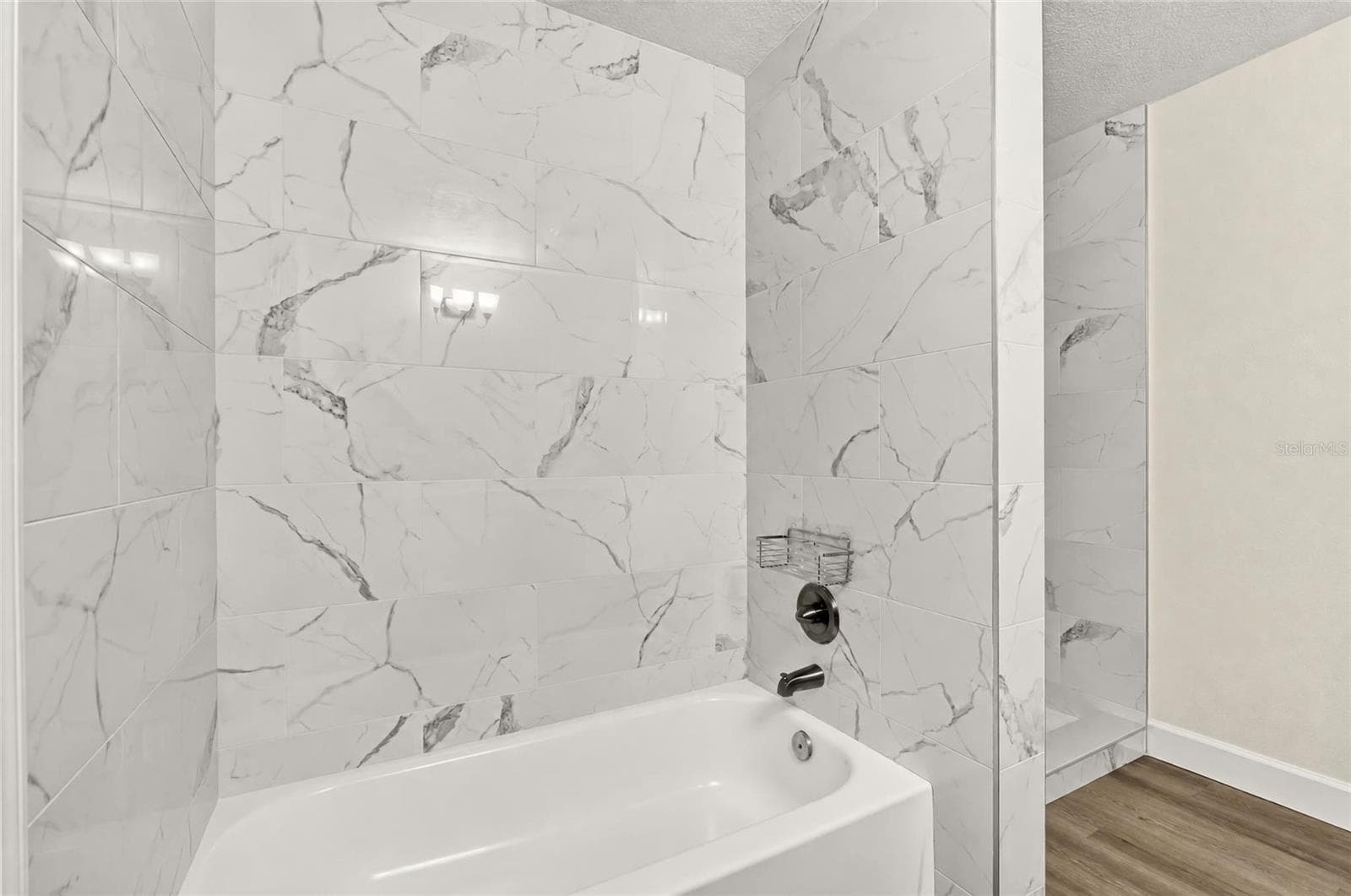Upstairs Bathroom Tub - 1333 SE 3RD ST, OCALA