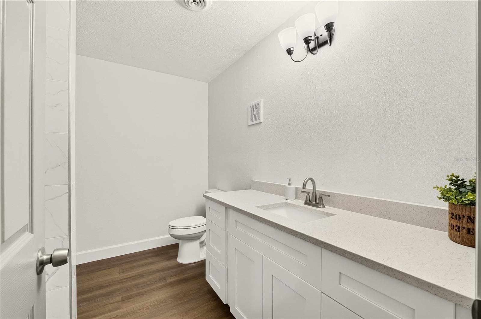 Upstairs Bathroom - 1333 SE 3RD ST, OCALA