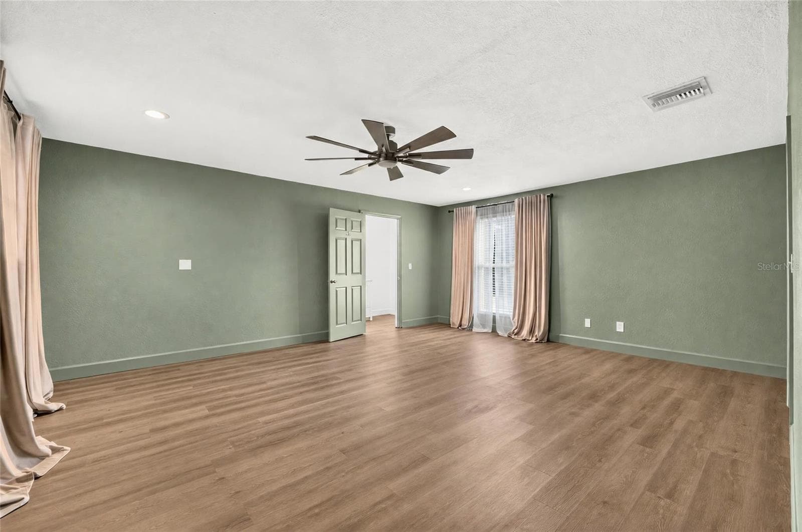 Master Bedroom - 1333 SE 3RD ST, OCALA