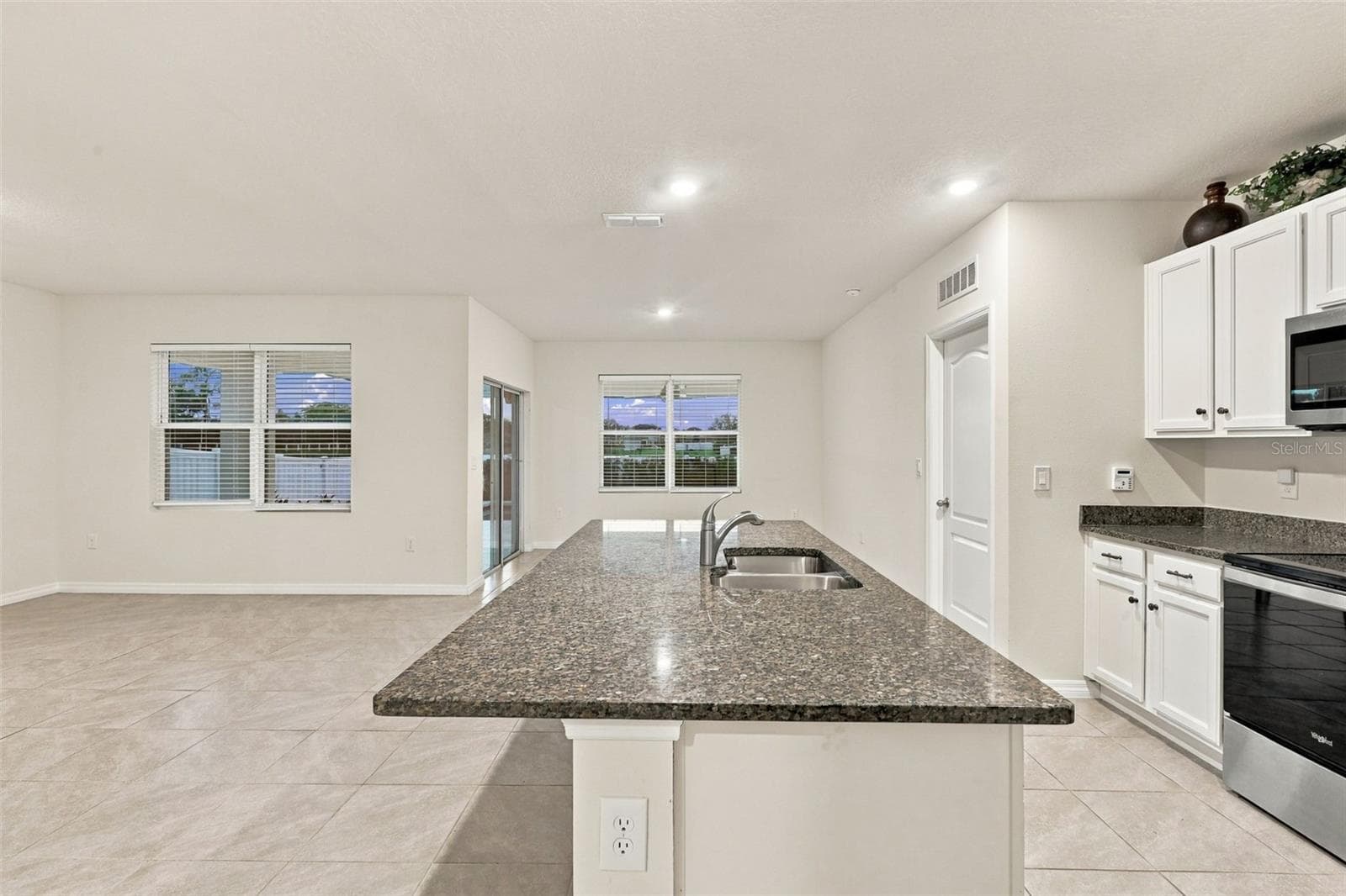 Kitchen Island - 4010 SAPSUCKER LOOP, SANFORD