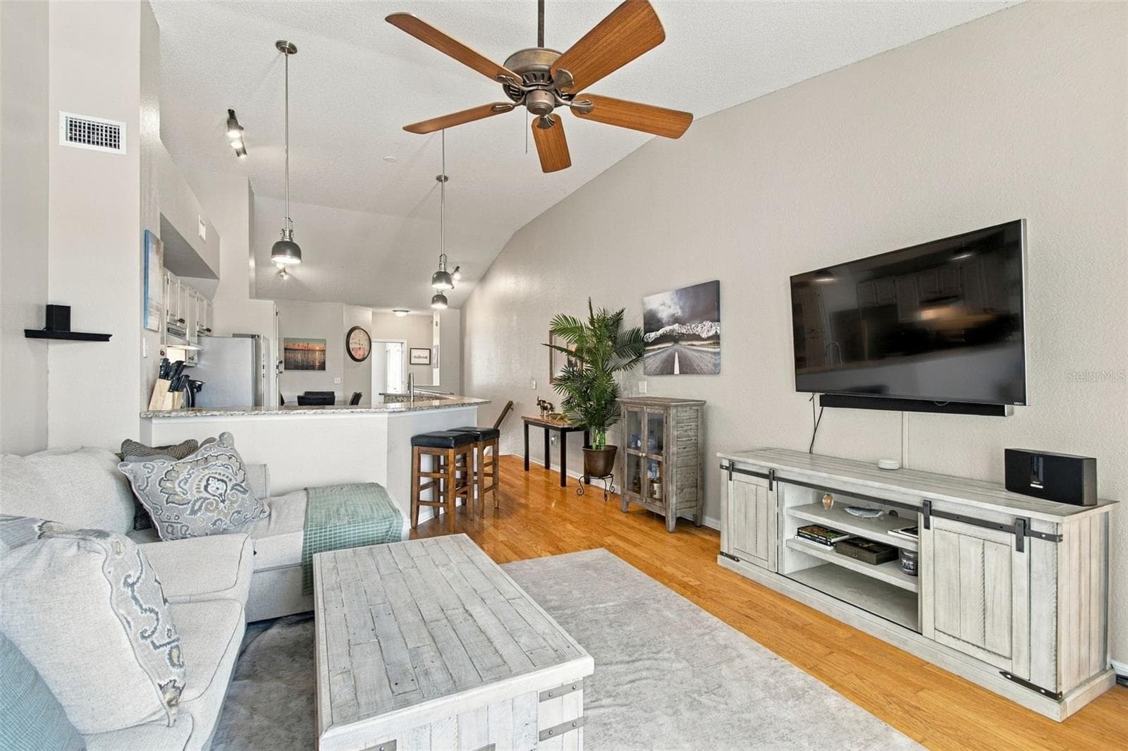 Condominium at 816 NORMANDY TRACE RD, TAMPA, photo 13 of 58