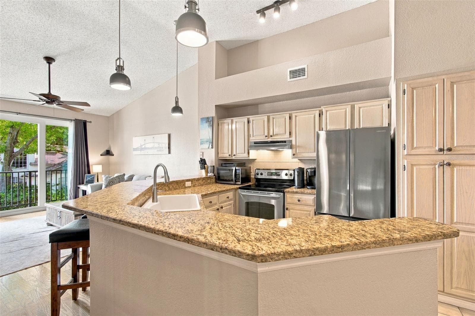 Condominium at 816 NORMANDY TRACE RD, TAMPA, photo 19 of 58