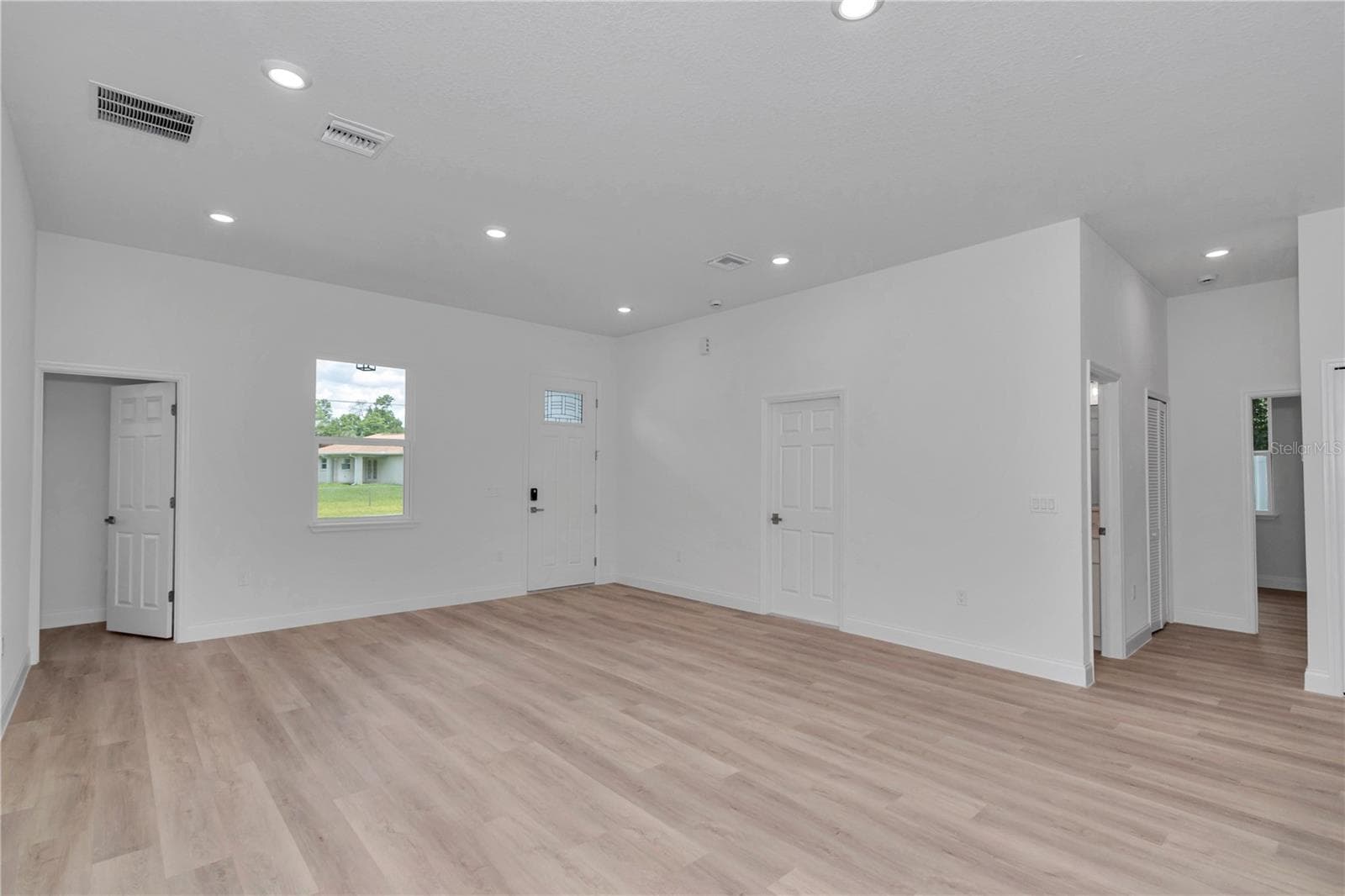 Single Family Residence at 14605 SW 61ST CT, OCALA, photo 4 of 32
