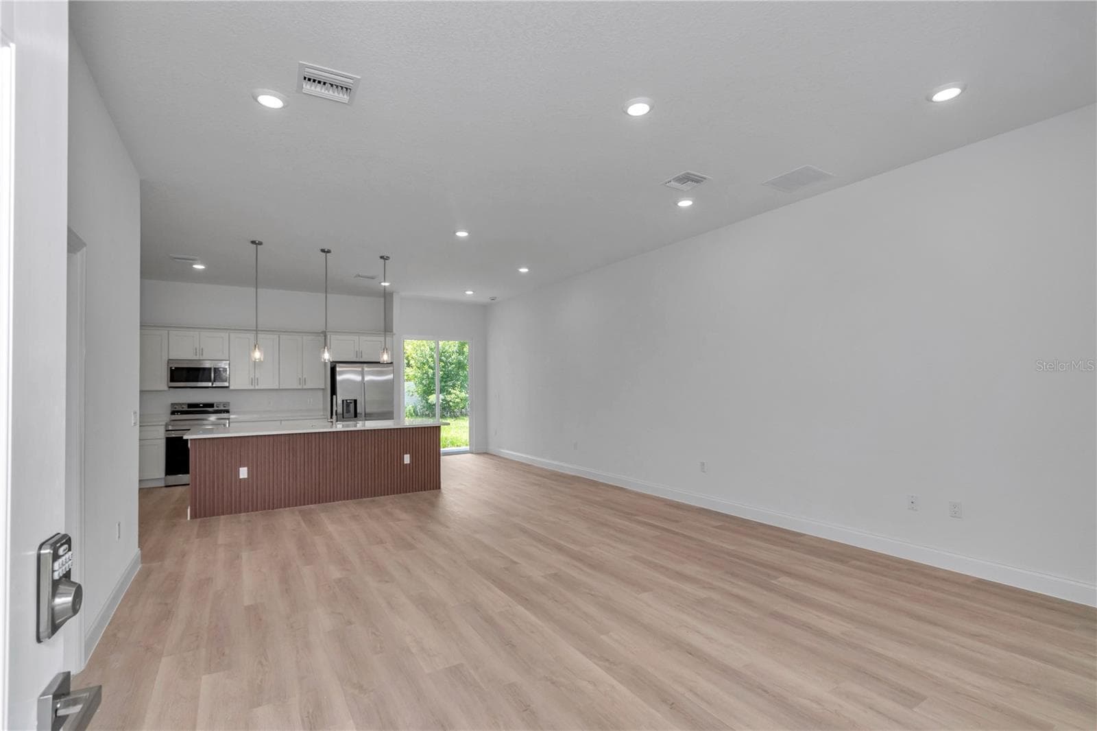 Single Family Residence at 14605 SW 61ST CT, OCALA, photo 6 of 32