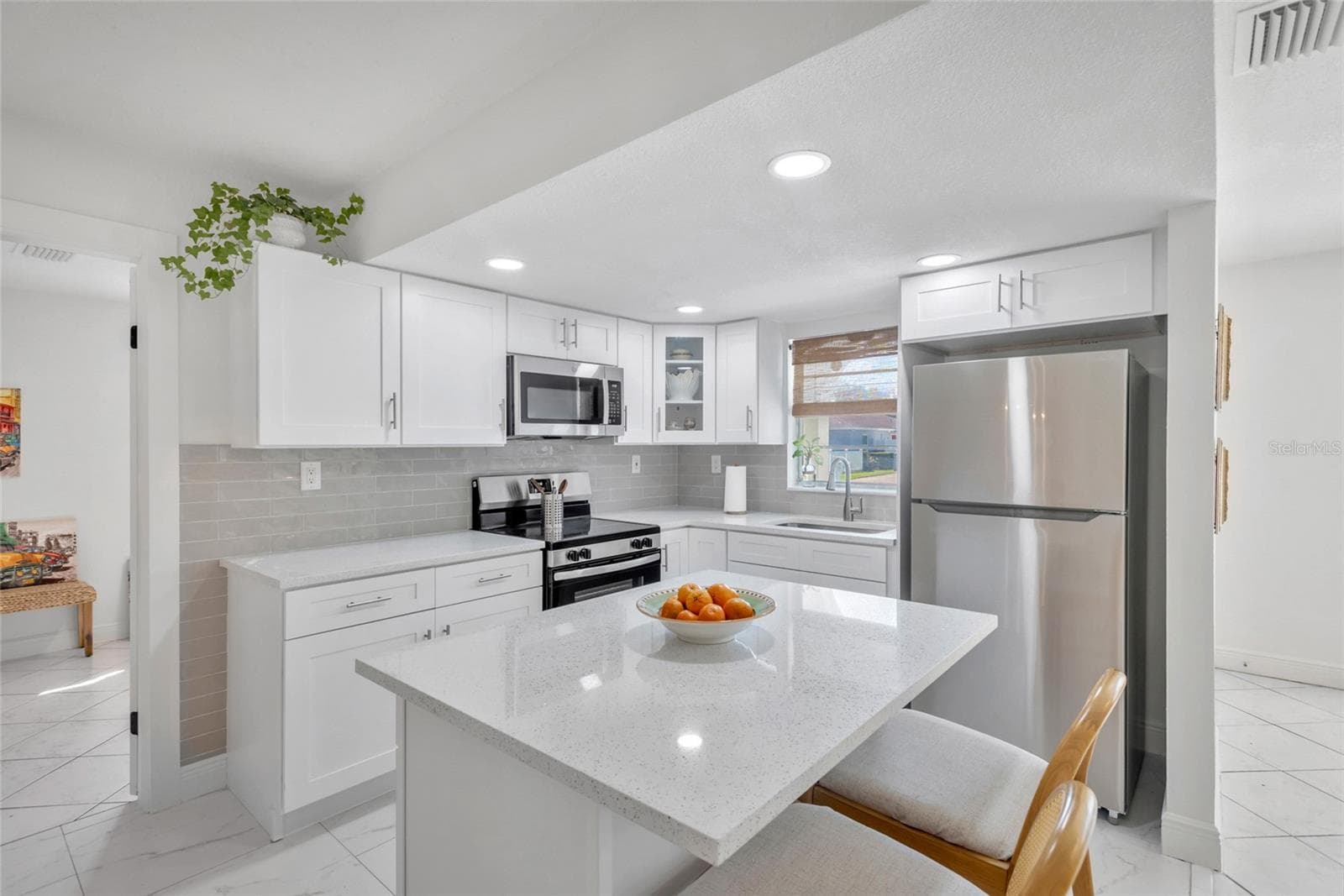 Single Family Residence at 3017 W HEITER ST, TAMPA, photo 5 of 20