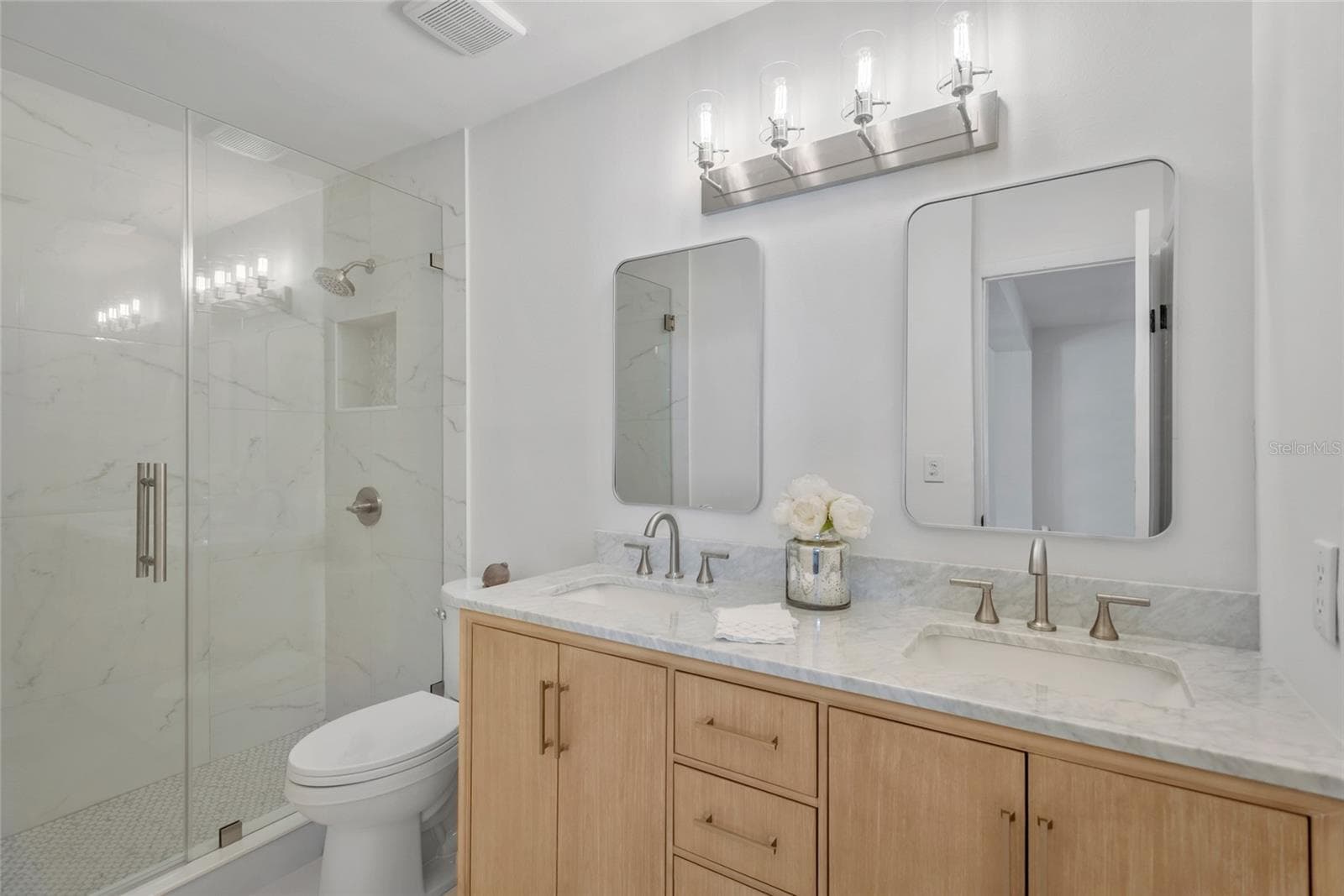 Single Family Residence at 3017 W HEITER ST, TAMPA, photo 13 of 20