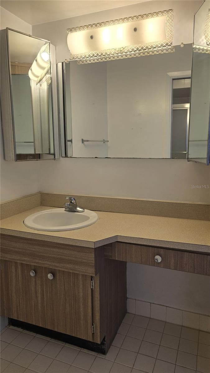 Bath - 4365 TAHITIAN GARDENS CIR #E, HOLIDAY
