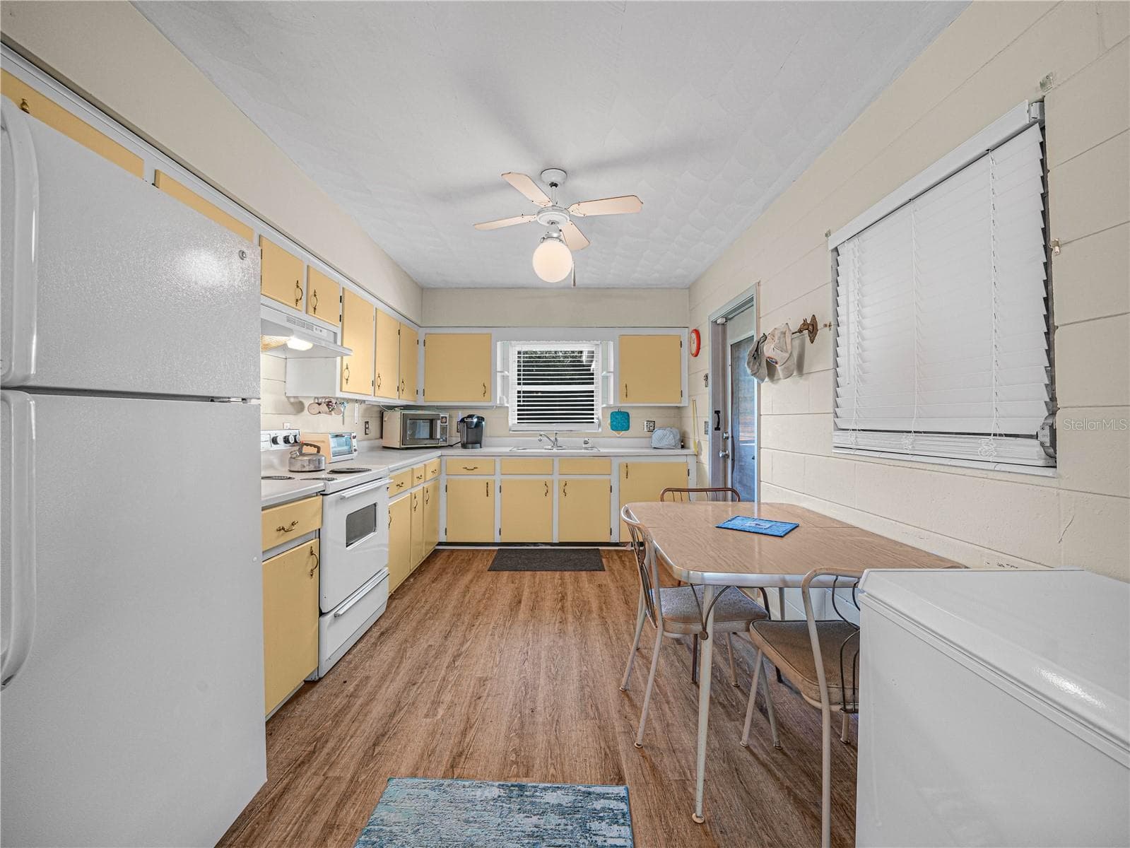 Kitchen - 20 PINE ST, BABSON PARK