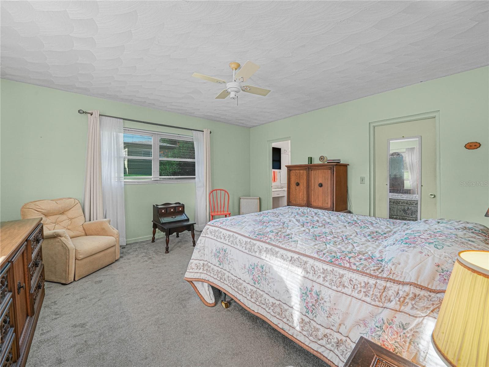 Corner Bedroom - 20 PINE ST, BABSON PARK