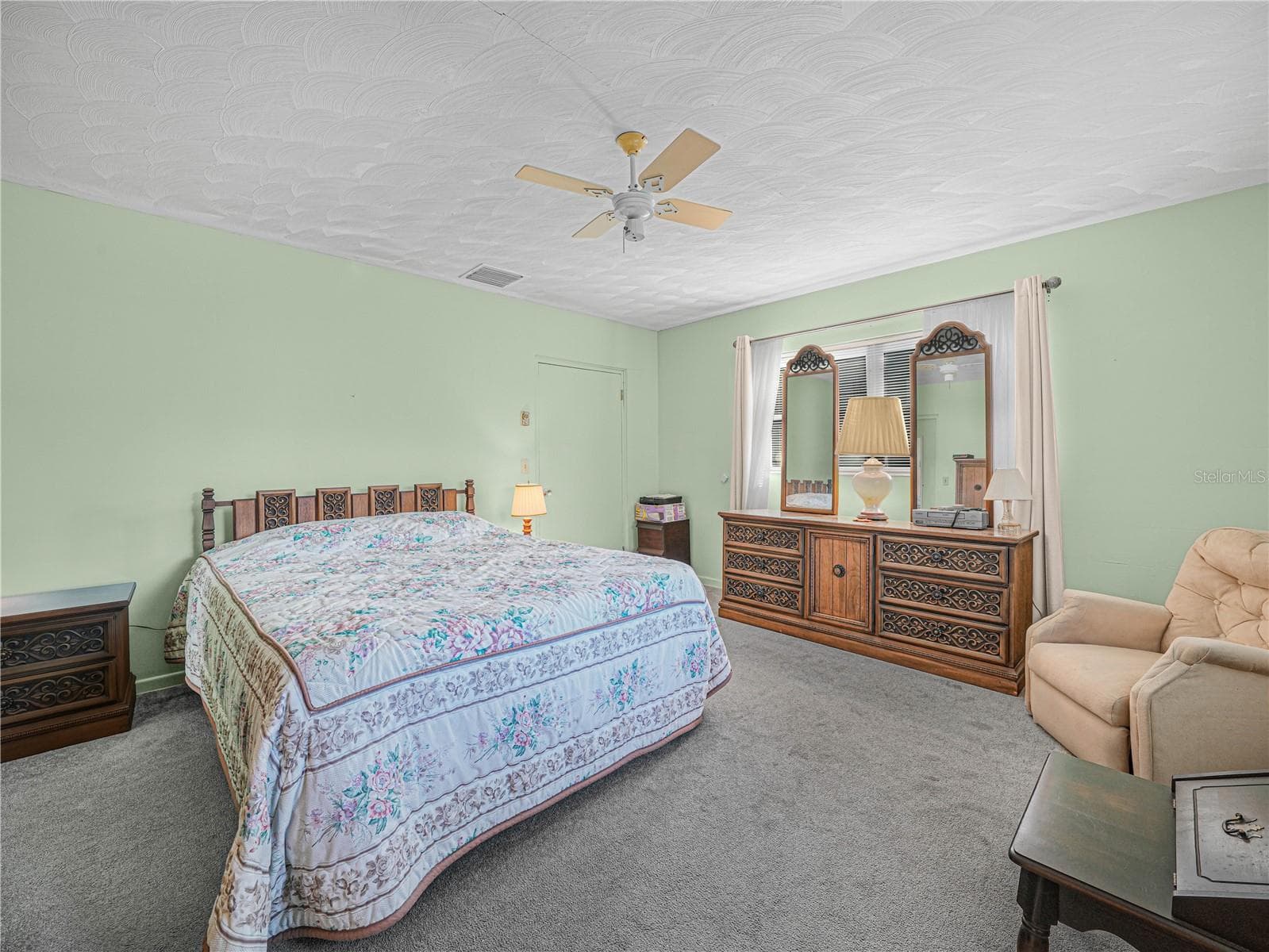 Corner Bedroom - 20 PINE ST, BABSON PARK