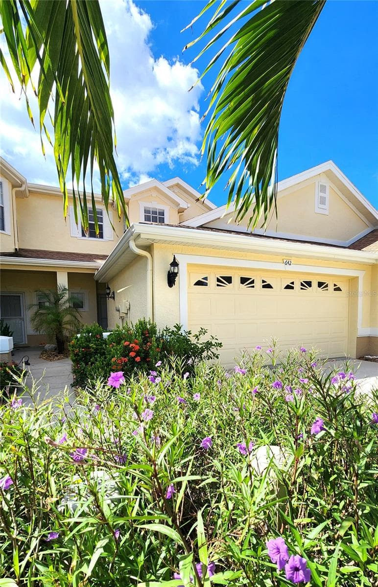 642 SPRING LAKE CIR