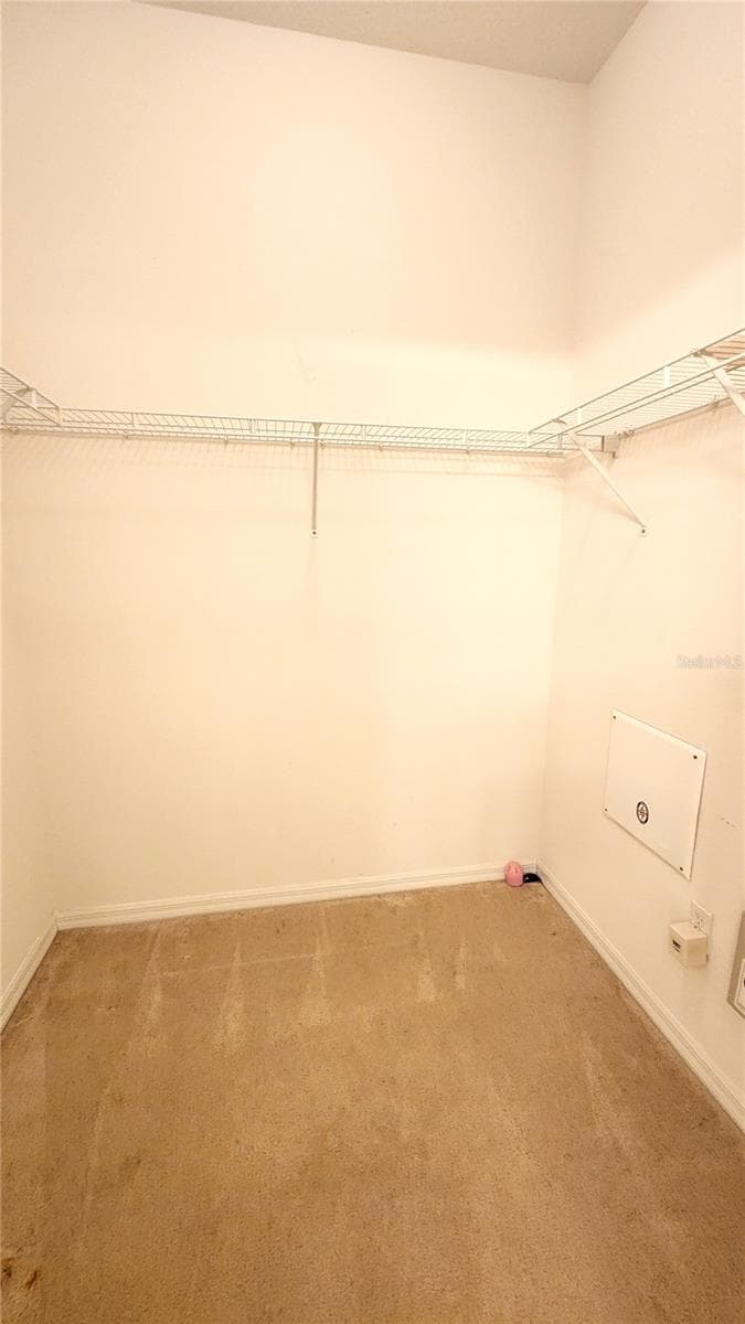Large walk-in closet in primary bedroom. - 642 SPRING LAKE CIR, TARPON SPRINGS
