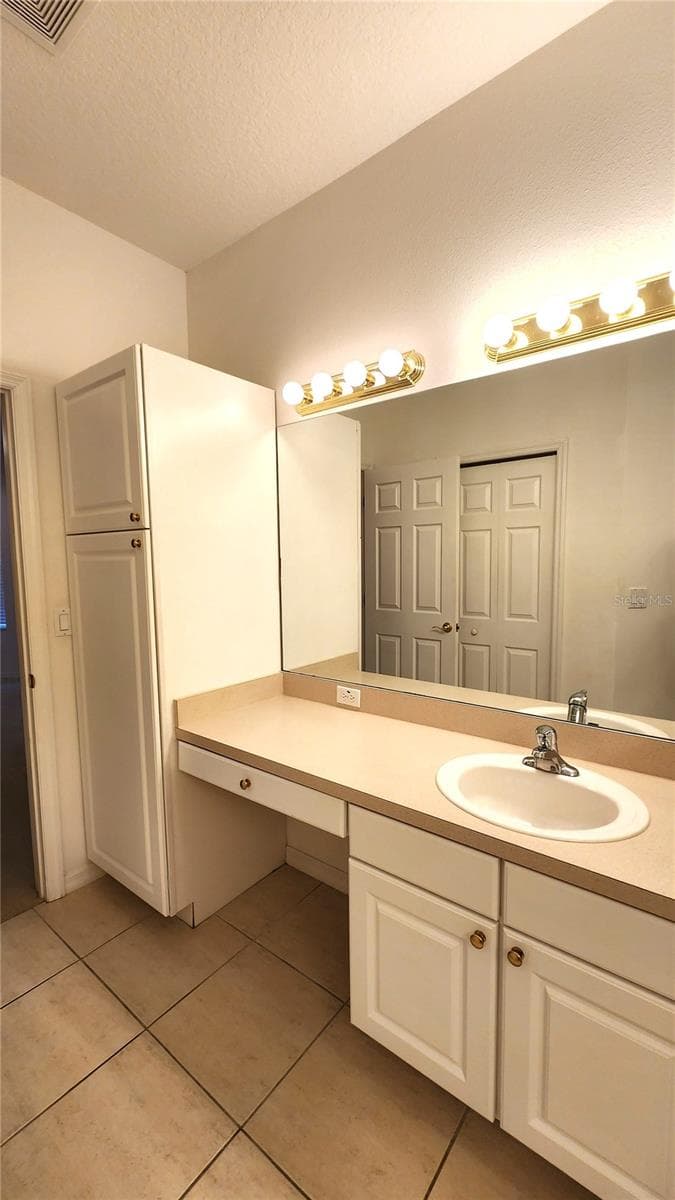 Primary Bathroom with Dual sinks and closet toilet. - 642 SPRING LAKE CIR, TARPON SPRINGS