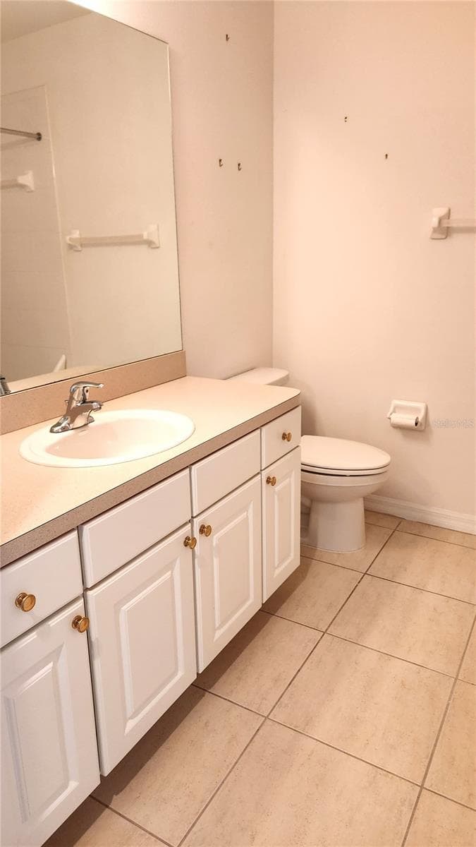 Upstairs Guest Bathroom - 642 SPRING LAKE CIR, TARPON SPRINGS
