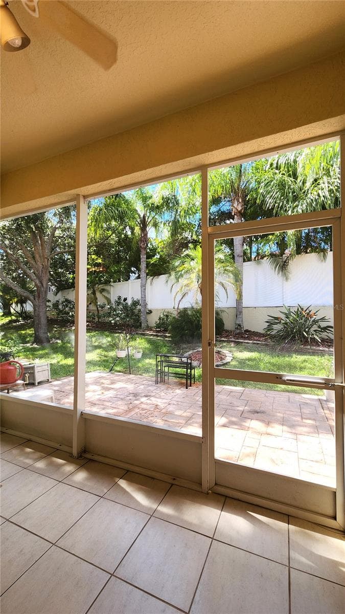 Screened rear patio. - 642 SPRING LAKE CIR, TARPON SPRINGS