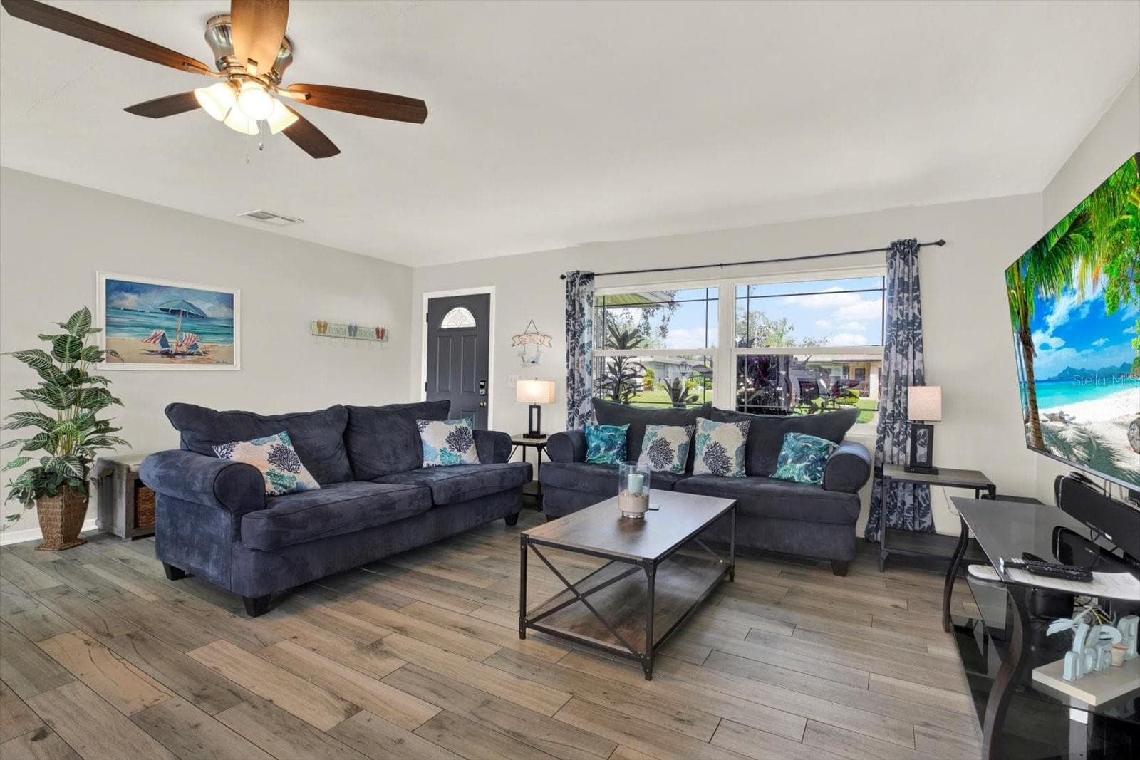 Single Family Residence at 1669 CAMBRIDGE DR, CLEARWATER, photo 4 of 42