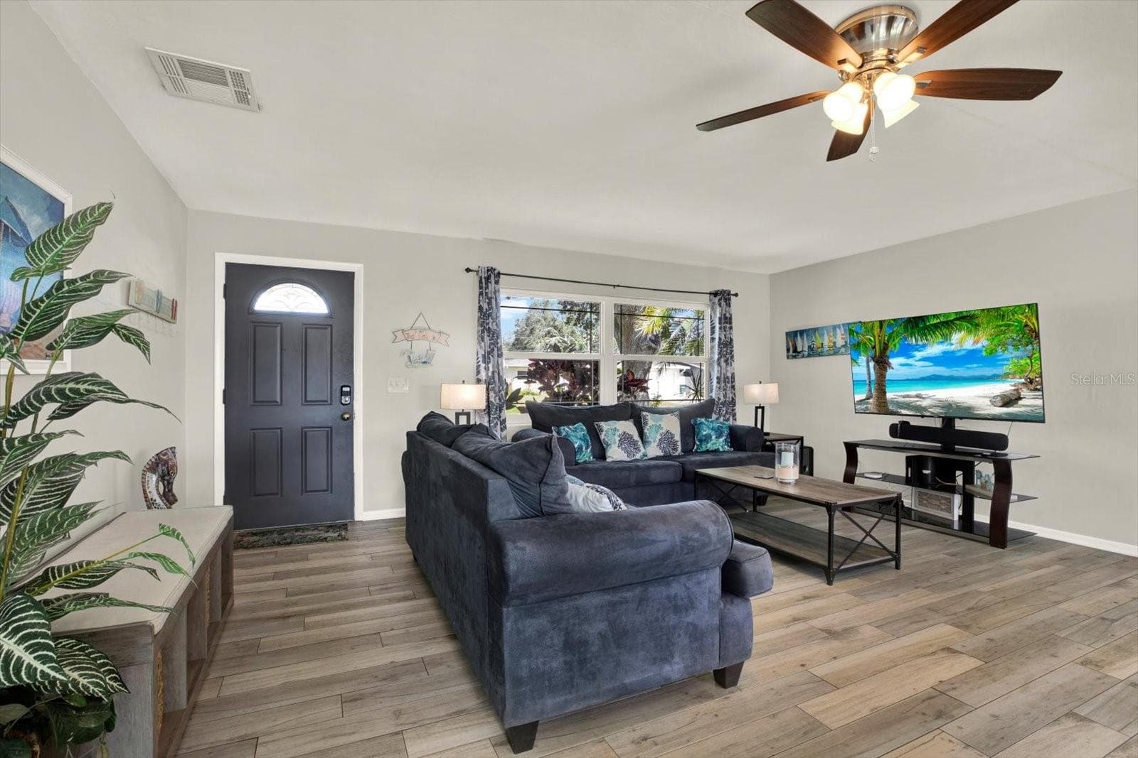 Single Family Residence at 1669 CAMBRIDGE DR, CLEARWATER, photo 5 of 42