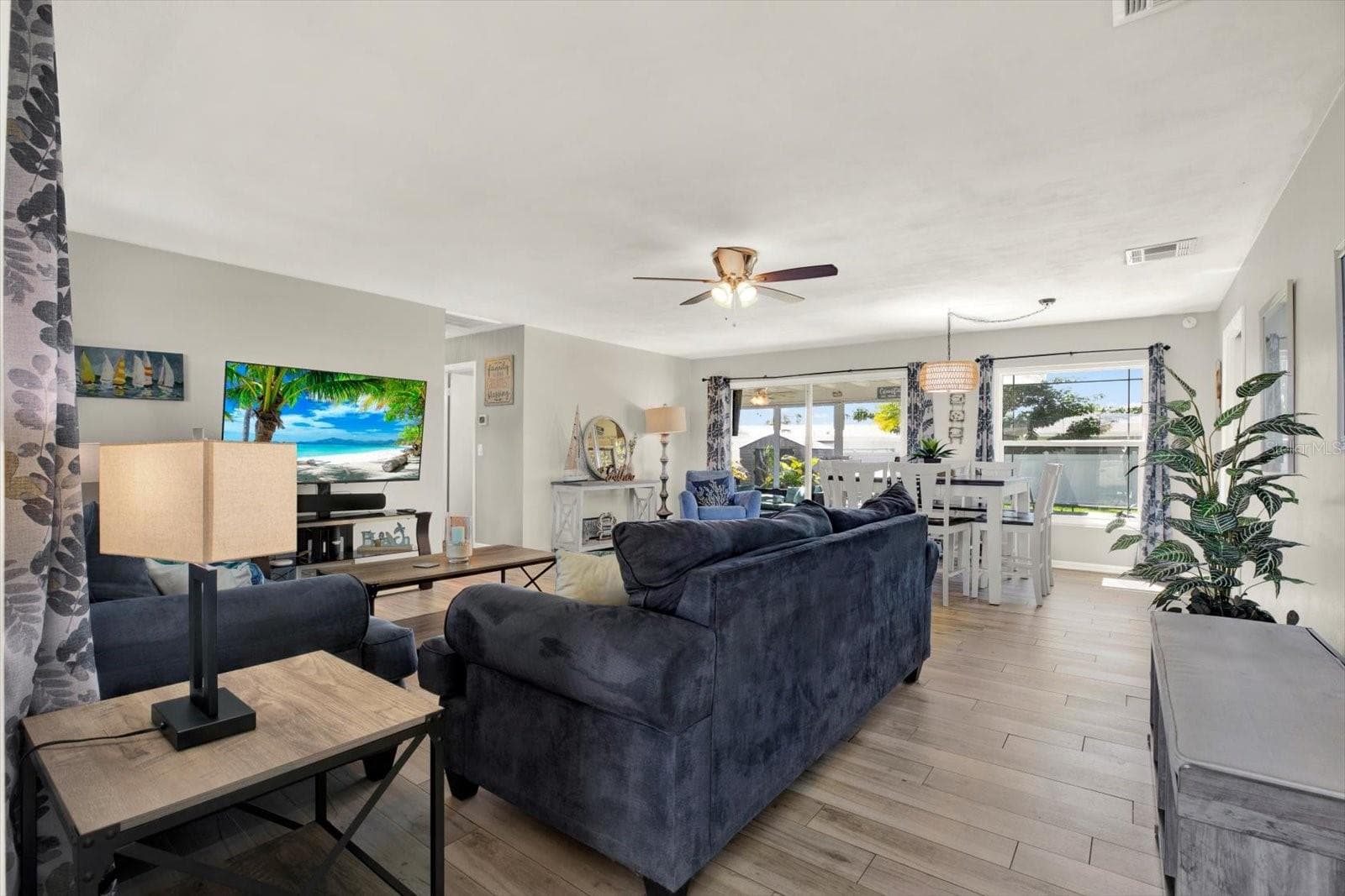Single Family Residence at 1669 CAMBRIDGE DR, CLEARWATER, photo 8 of 42