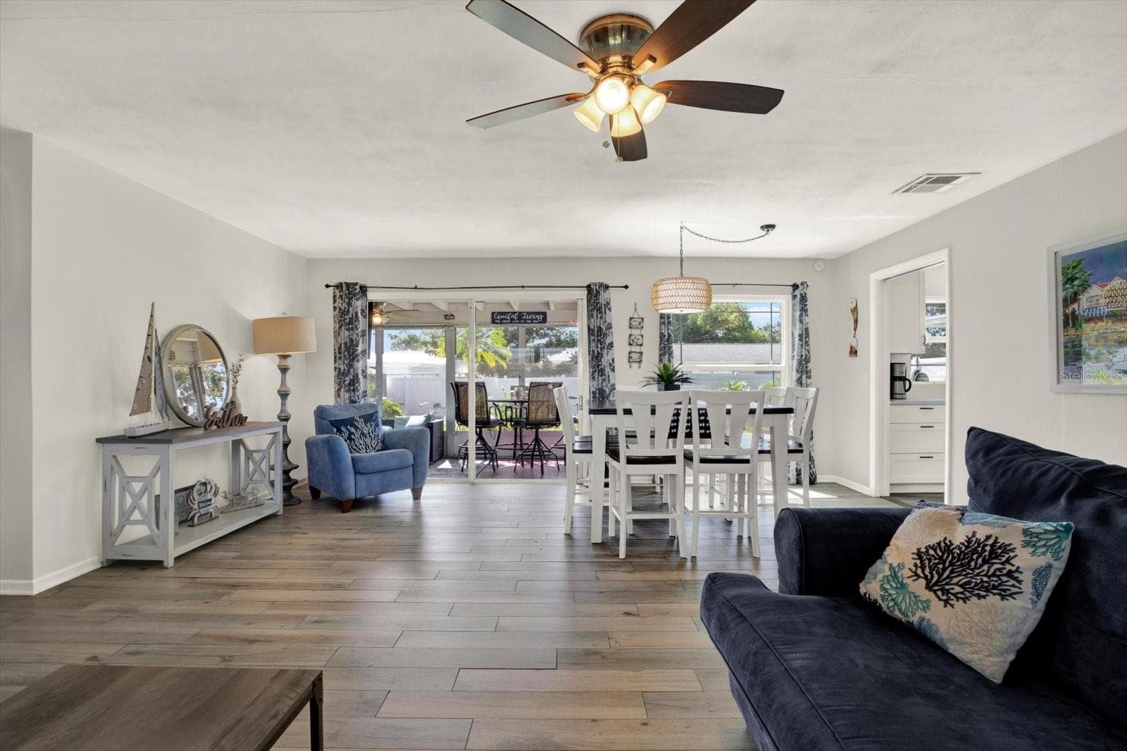 Single Family Residence at 1669 CAMBRIDGE DR, CLEARWATER, photo 14 of 42