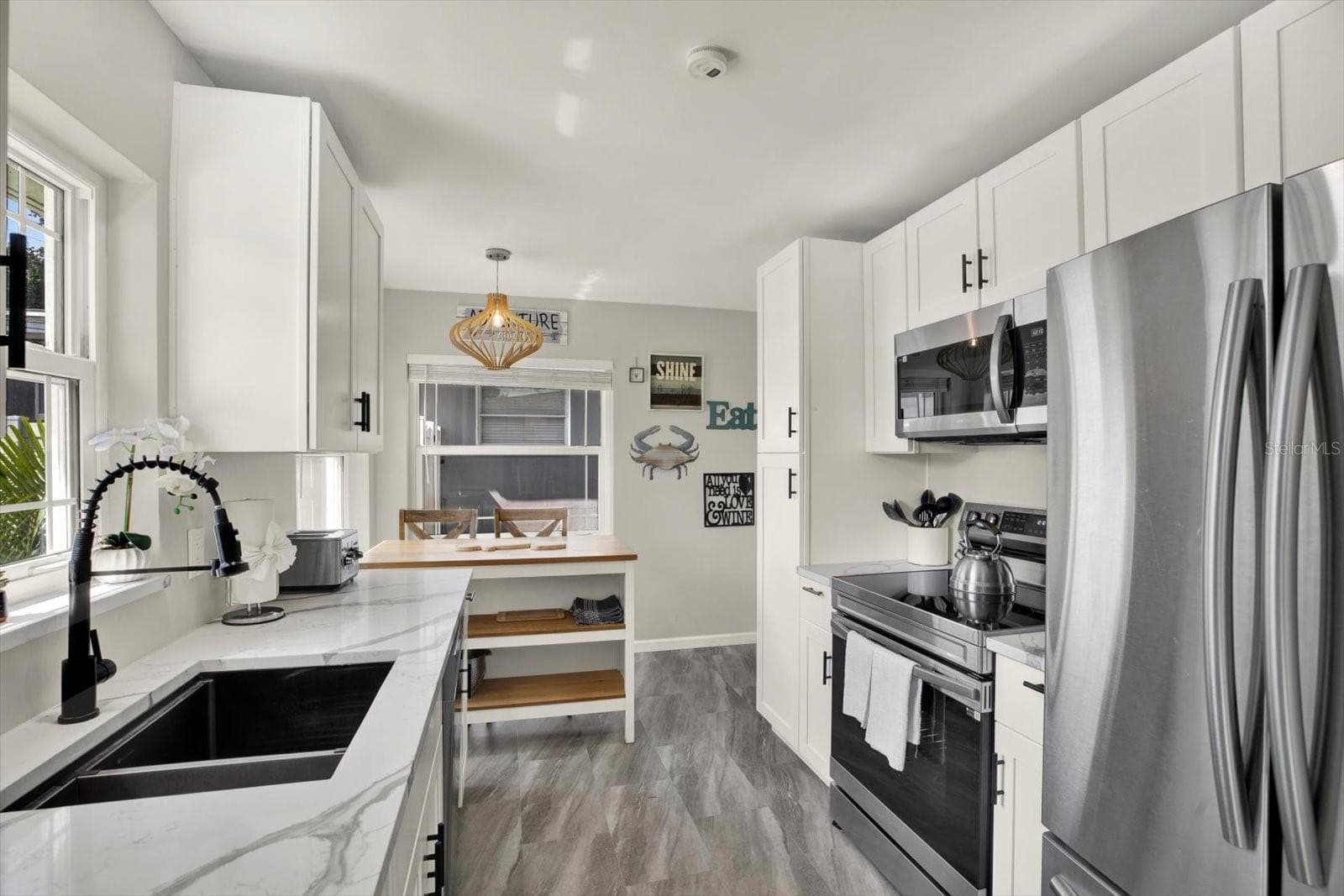 Single Family Residence at 1669 CAMBRIDGE DR, CLEARWATER, photo 21 of 42