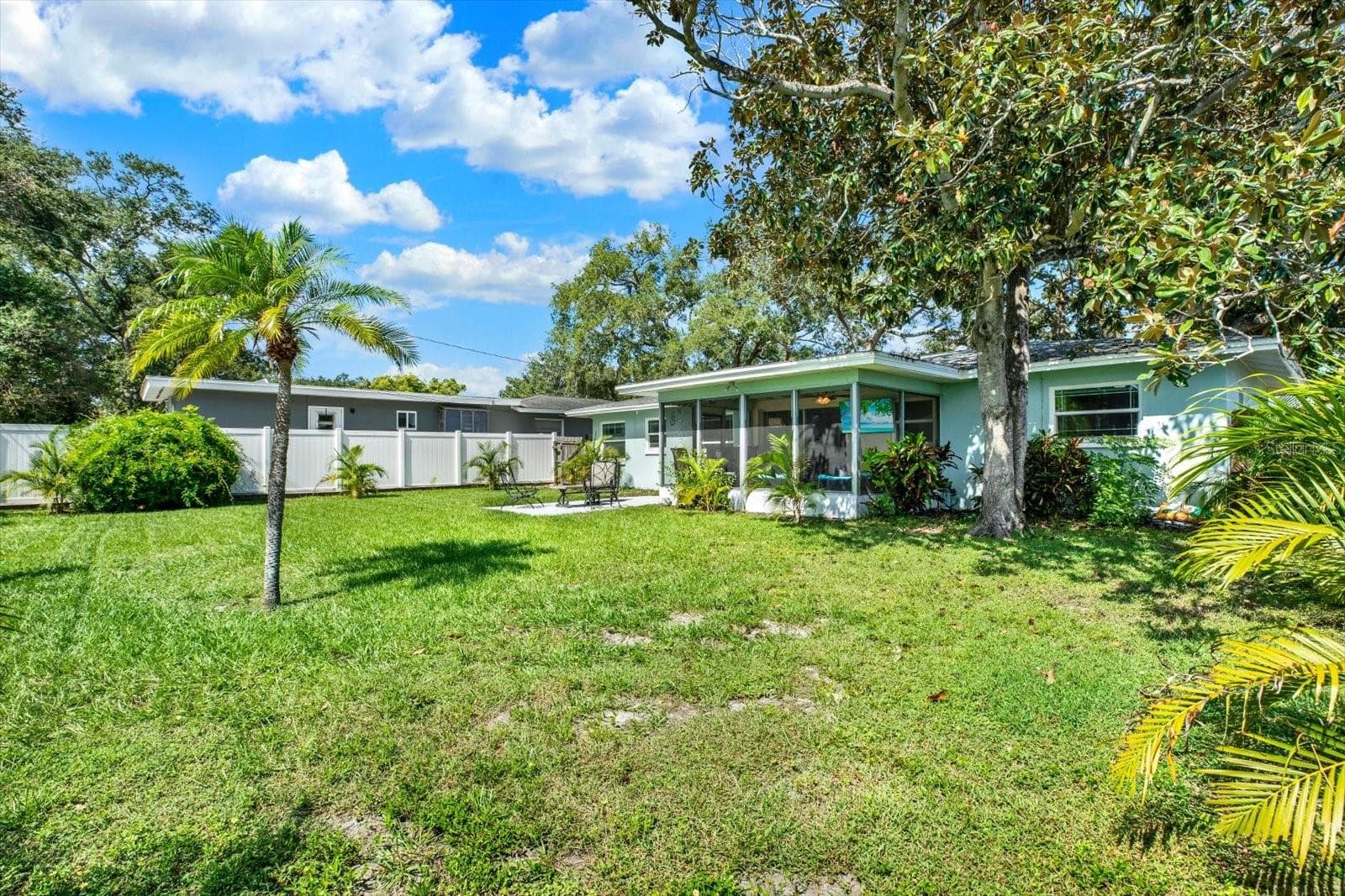 Single Family Residence at 1669 CAMBRIDGE DR, CLEARWATER, photo 35 of 42