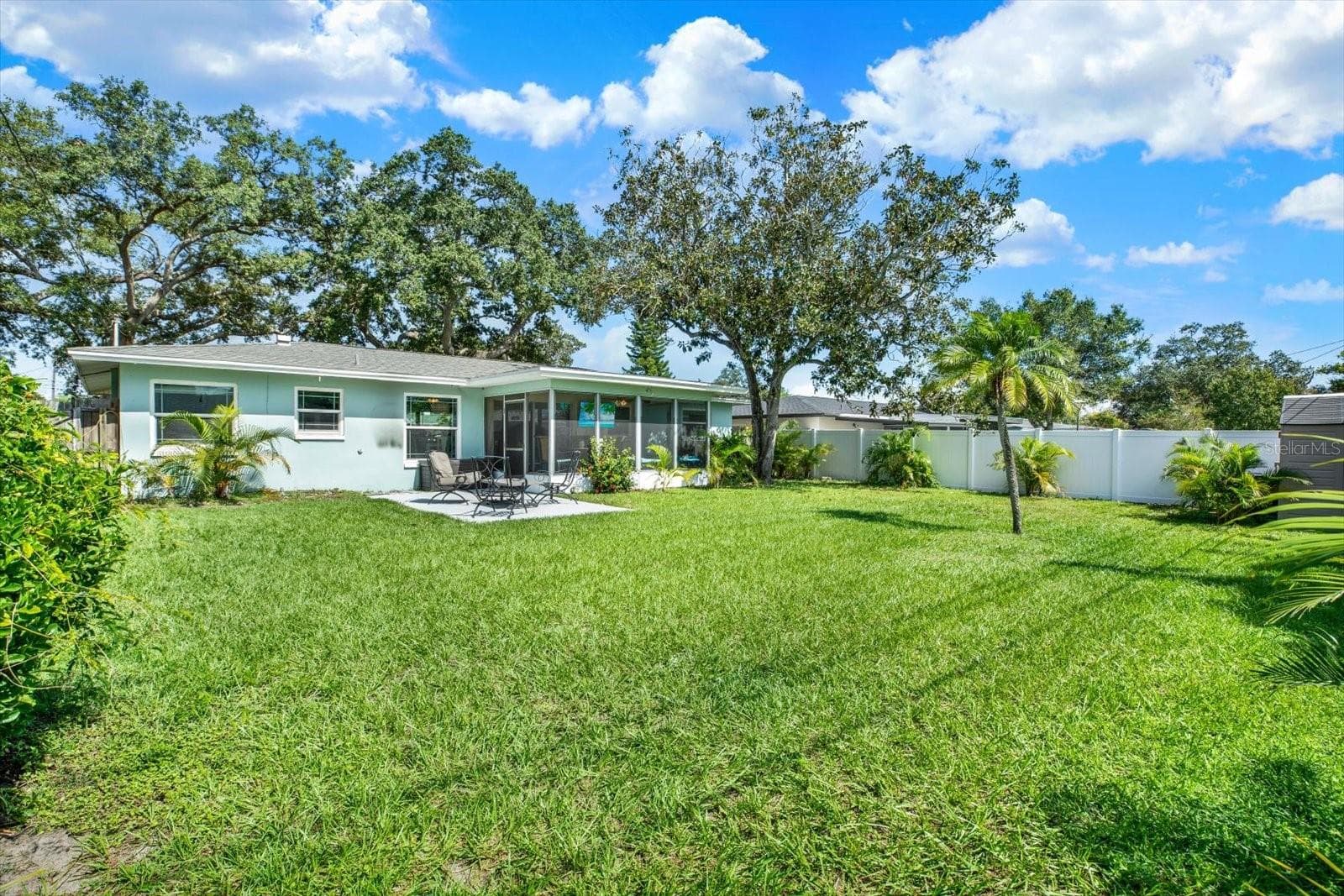 Single Family Residence at 1669 CAMBRIDGE DR, CLEARWATER, photo 36 of 42