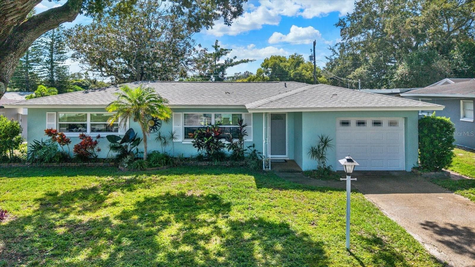 Single Family Residence at 1669 CAMBRIDGE DR, CLEARWATER, photo 37 of 42