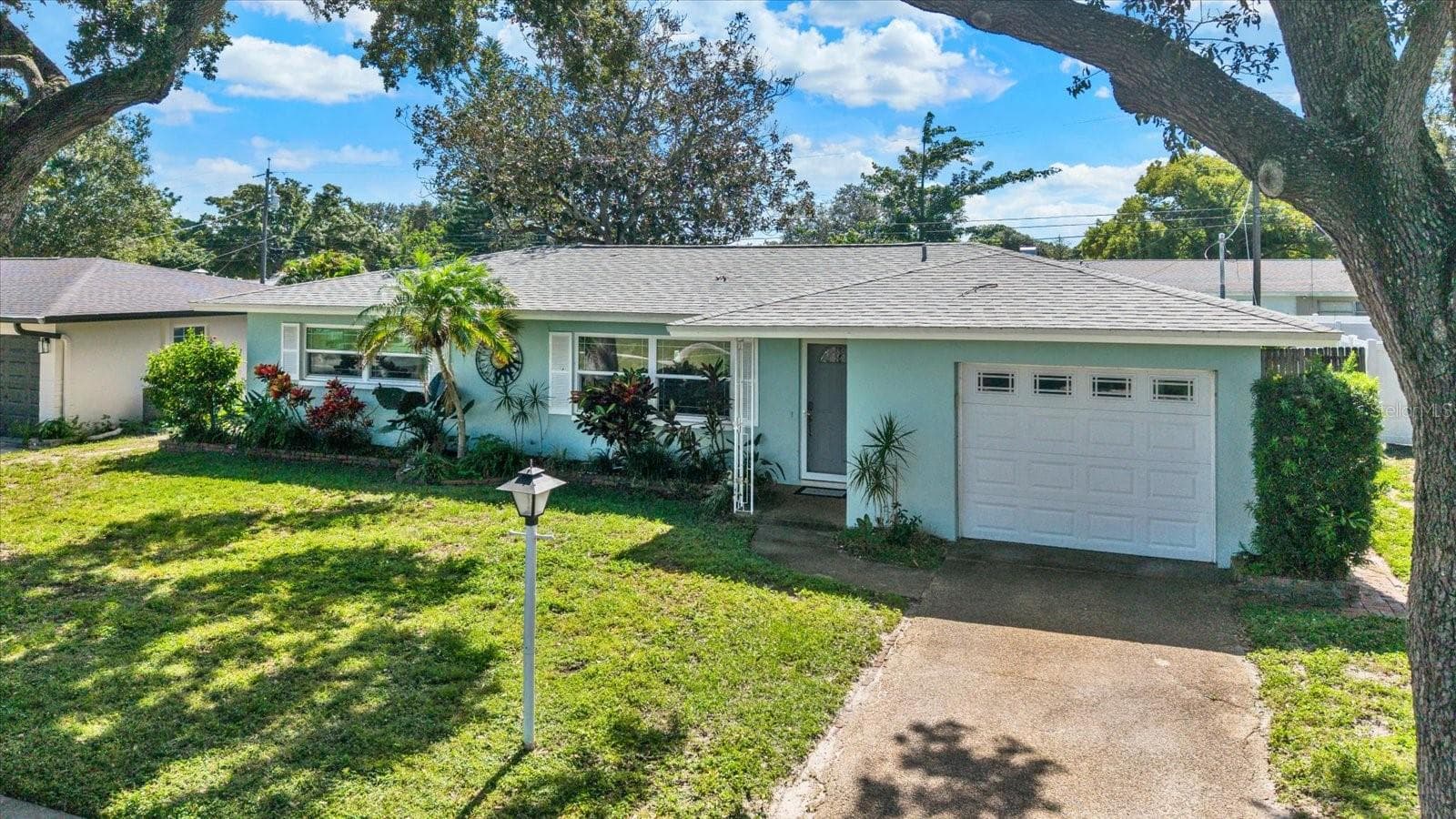 Single Family Residence at 1669 CAMBRIDGE DR, CLEARWATER, photo 38 of 42
