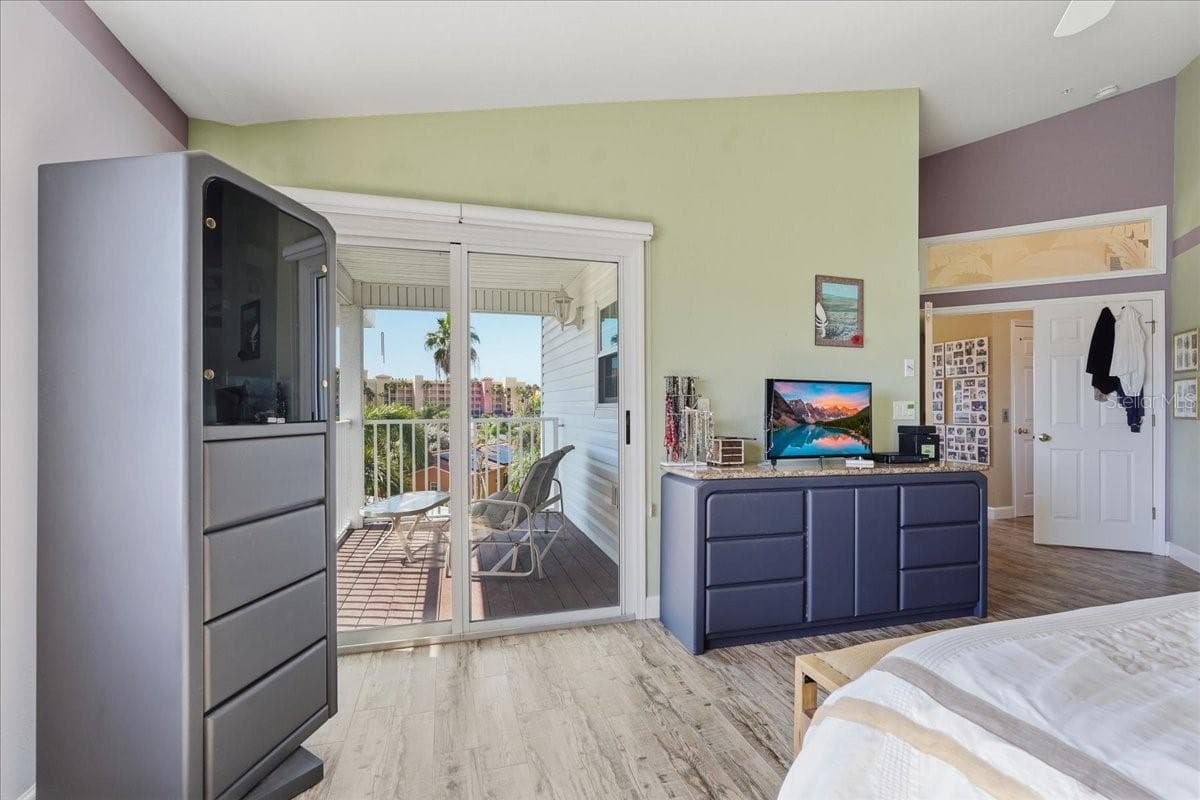 Townhouse at 101 SHOALS CIR, NORTH REDINGTON BEACH, photo 46 of 100
